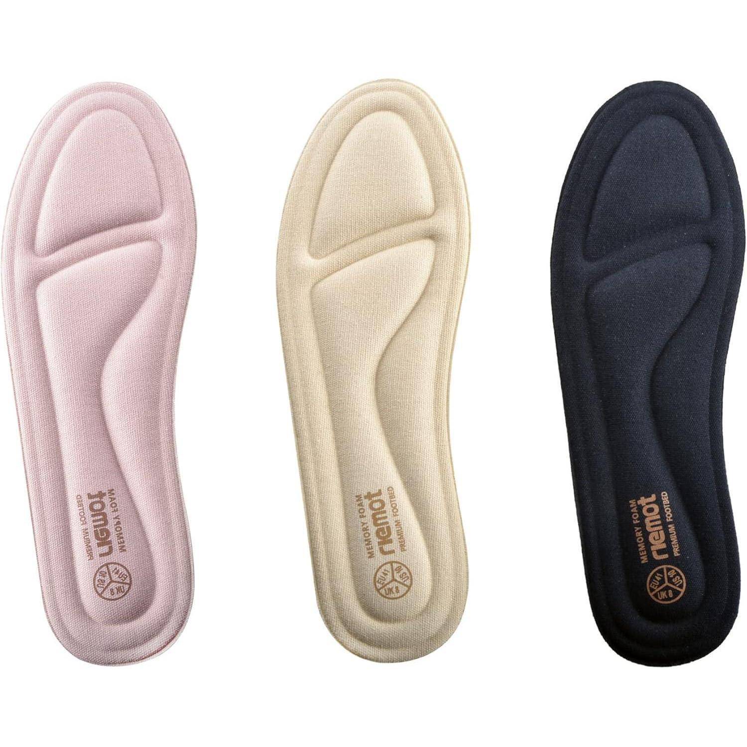 Drei Schuheinlagen nebeneinander angeordnet in den Farben Rosa, Beige und Schwarz. Jede zeigt ein konturiertes Design mit Polsterung für Komfort.