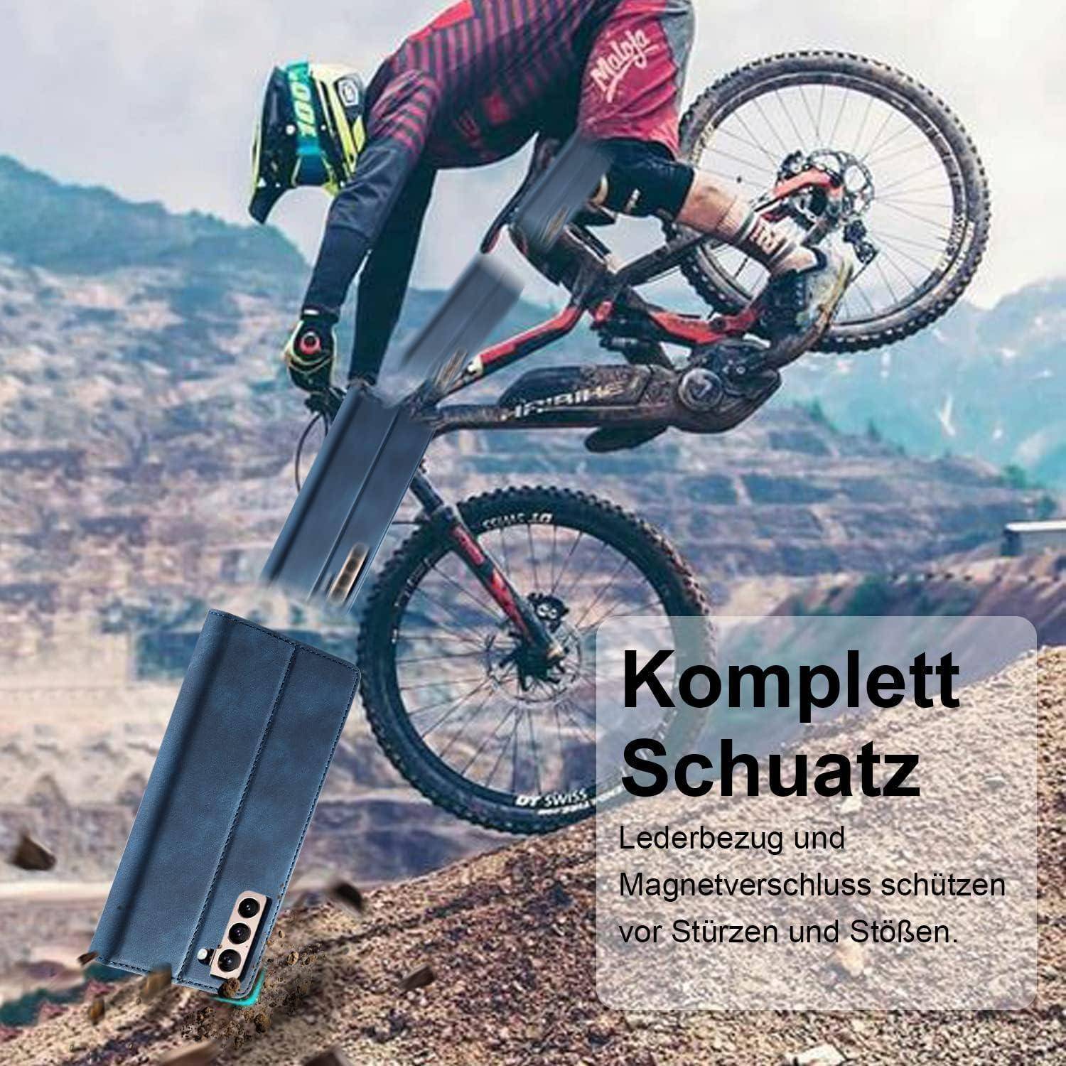 Ein Radfahrer führt einen Stunt auf einem Bergpfad aus. Texteinblendung lautet: 'Komplett Schutz: Lederbezug und Magnetverschluss schützen vor Stürzen und Stößen.