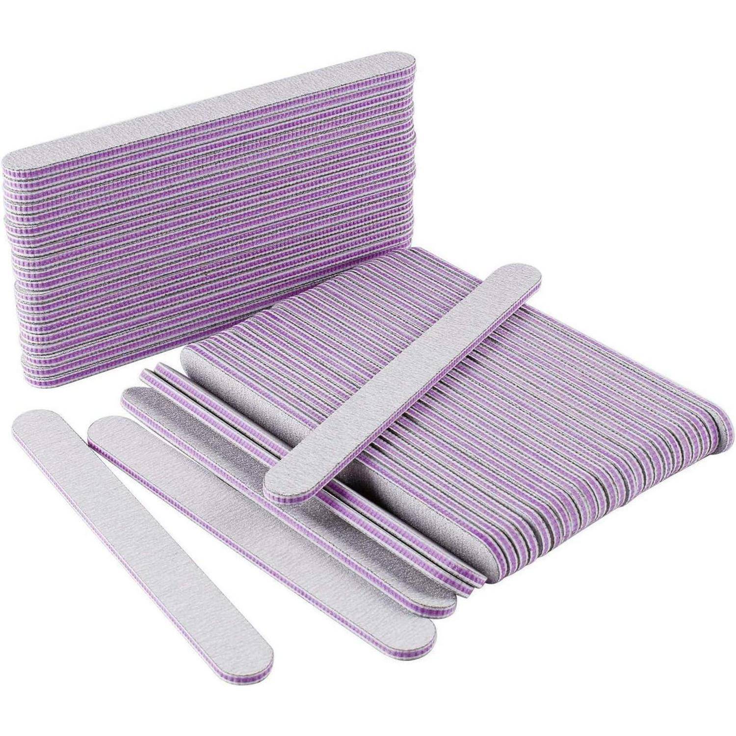 Ein Stapel grauer und lila-gestreifter Nagelfeilen in unterschiedlichen Größen, in sauberen Reihen angeordnet, geeignet für Maniküre und Pediküre.
