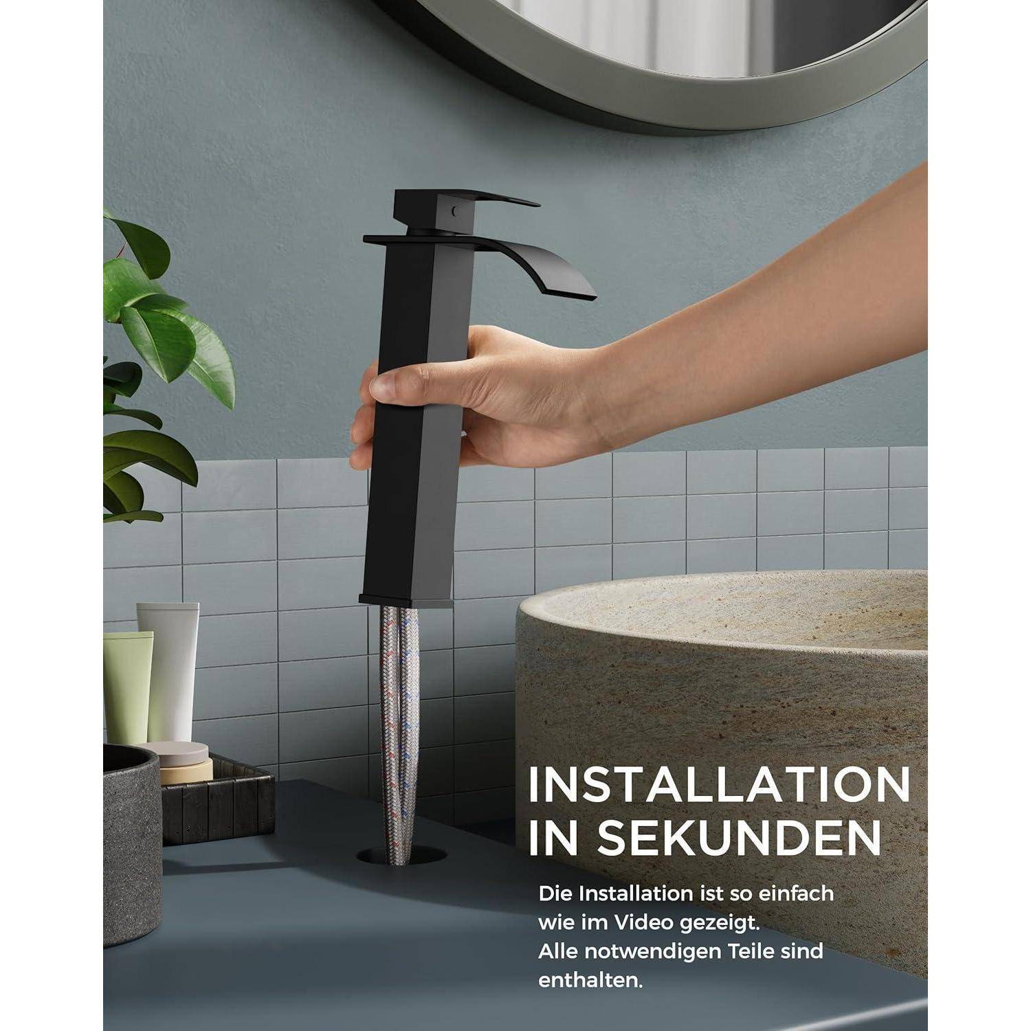 Eine Hand installiert einen schwarzen Wasserhahn in einem Badezimmerwaschbecken. Der Text lautet "Installation in Sekunden"" und betont die schnelle und einfache Einrichtung.
