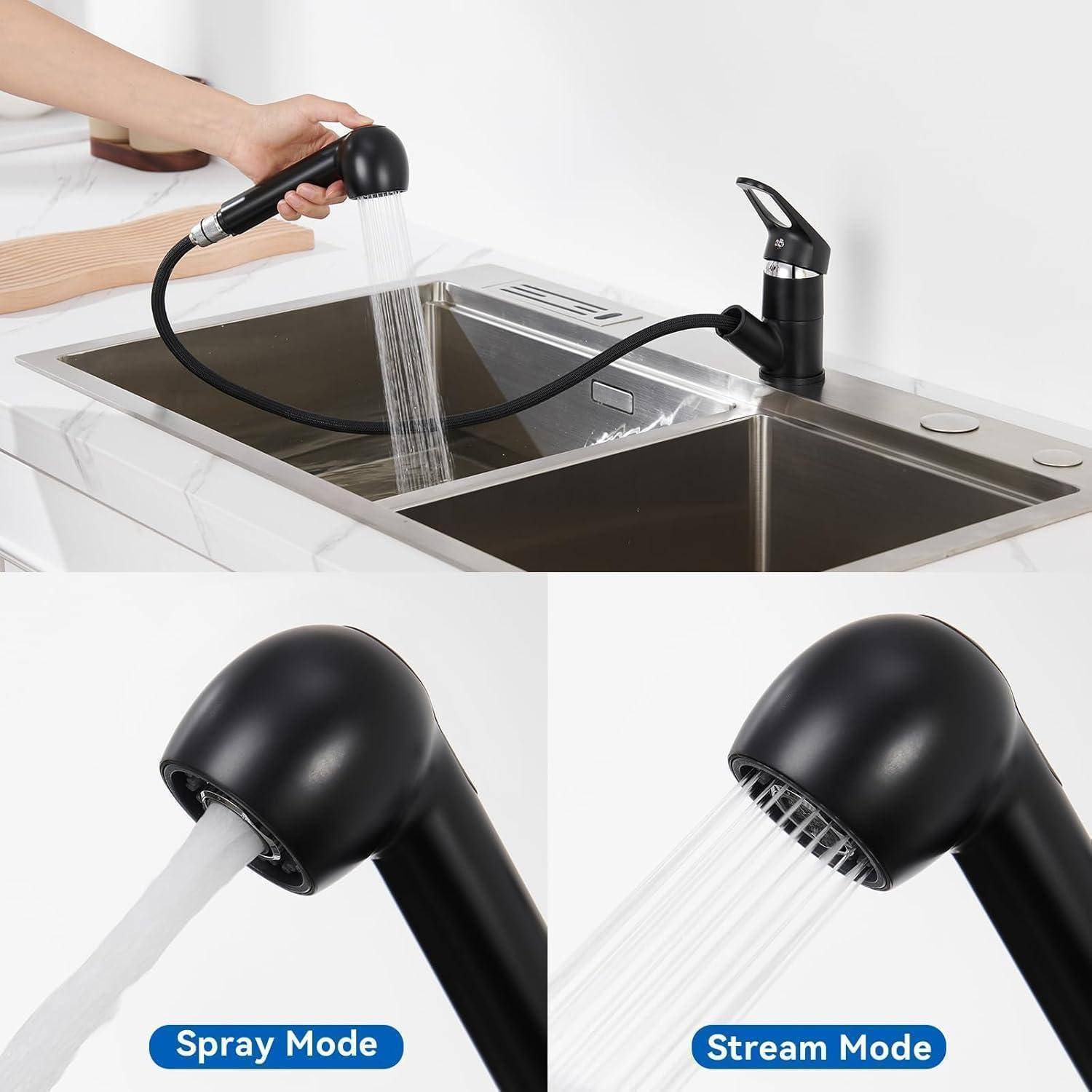 Nahaufnahme eines Küchenbeckens mit einer abnehmbaren Armatur, die zwei Wassermodi zeigt: ‚Sprühmodus' und ‚Strahlmodus', und deren Funktionalität demonstriert.