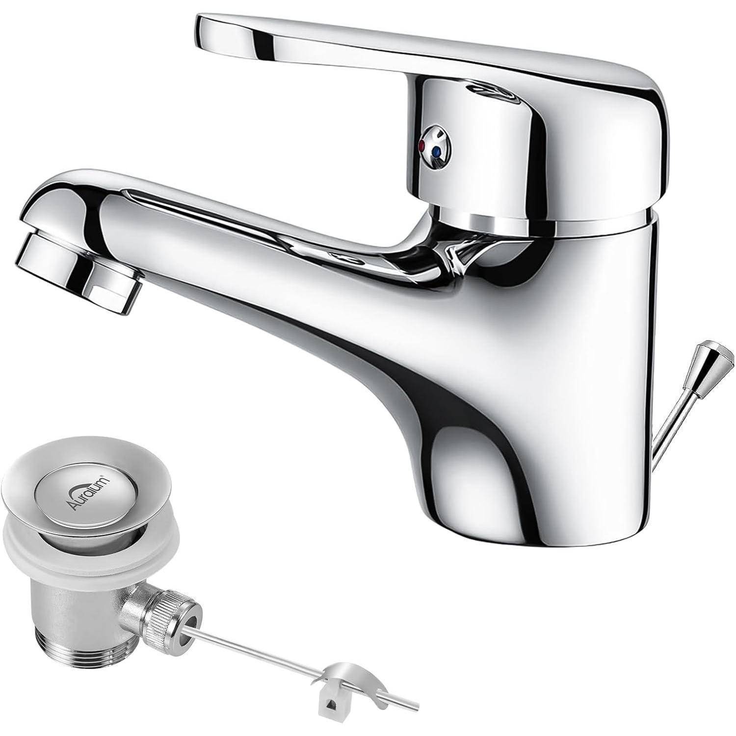 Chrom-Badezimmer-Wasserhahn und passende Ablaufgarnitur, vor einem schlichten Hintergrund hervorgehoben und eine elegante, moderne Designästhetik präsentierend.