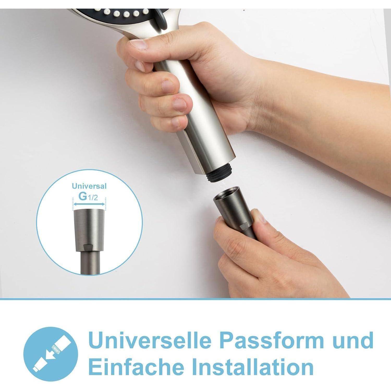 Person, die eine Duschbrause mit den Händen installiert. Einschub zeigt 'Universal G1/2' und Text darunter liest sich 'Universelle Passform und Einfache Installation'.