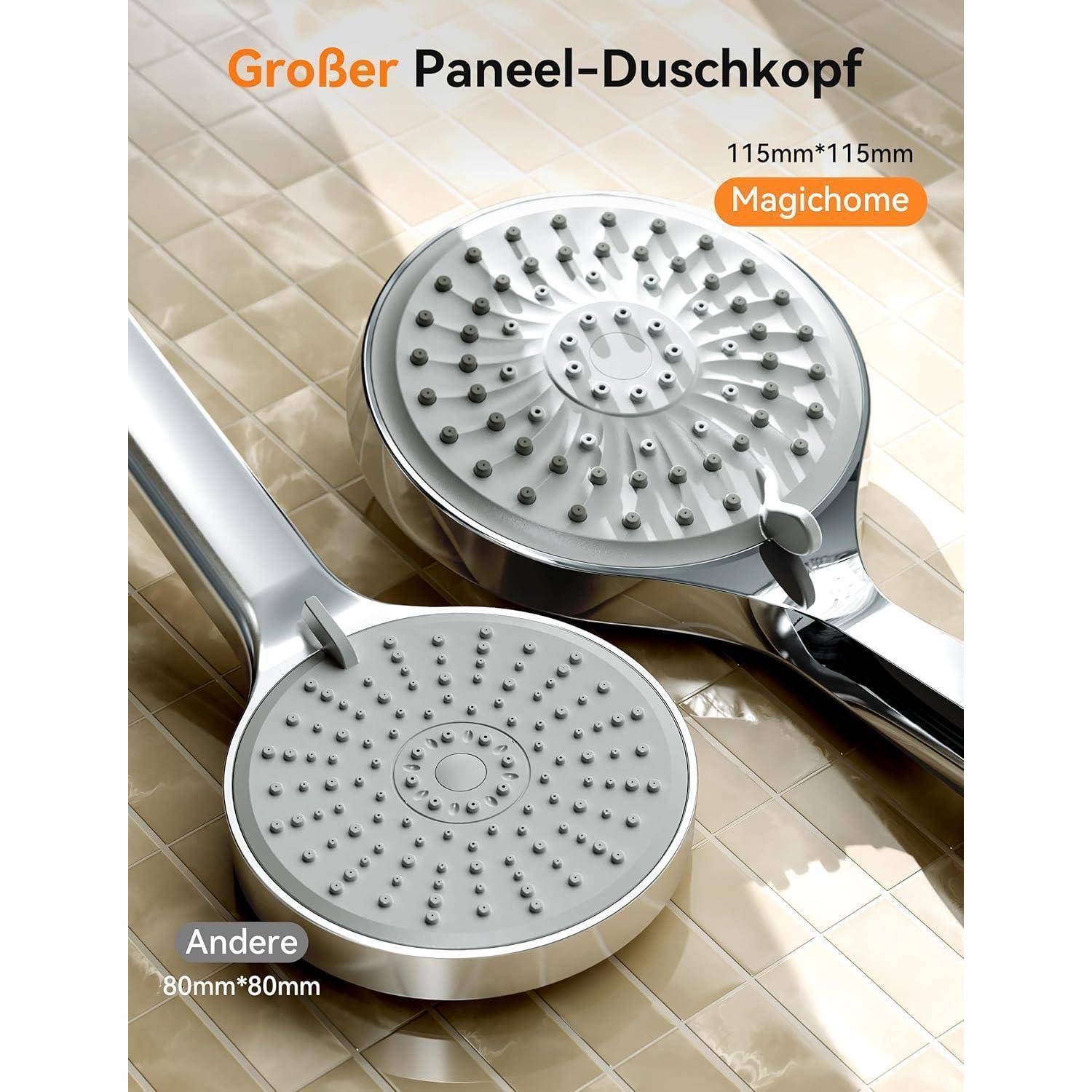 Großer Duschkopfvergleich, der ein 'Magic Home' 115-mm-Modell neben einem anderen 80-mm-Modell auf einer gefliesten Oberfläche zeigt.