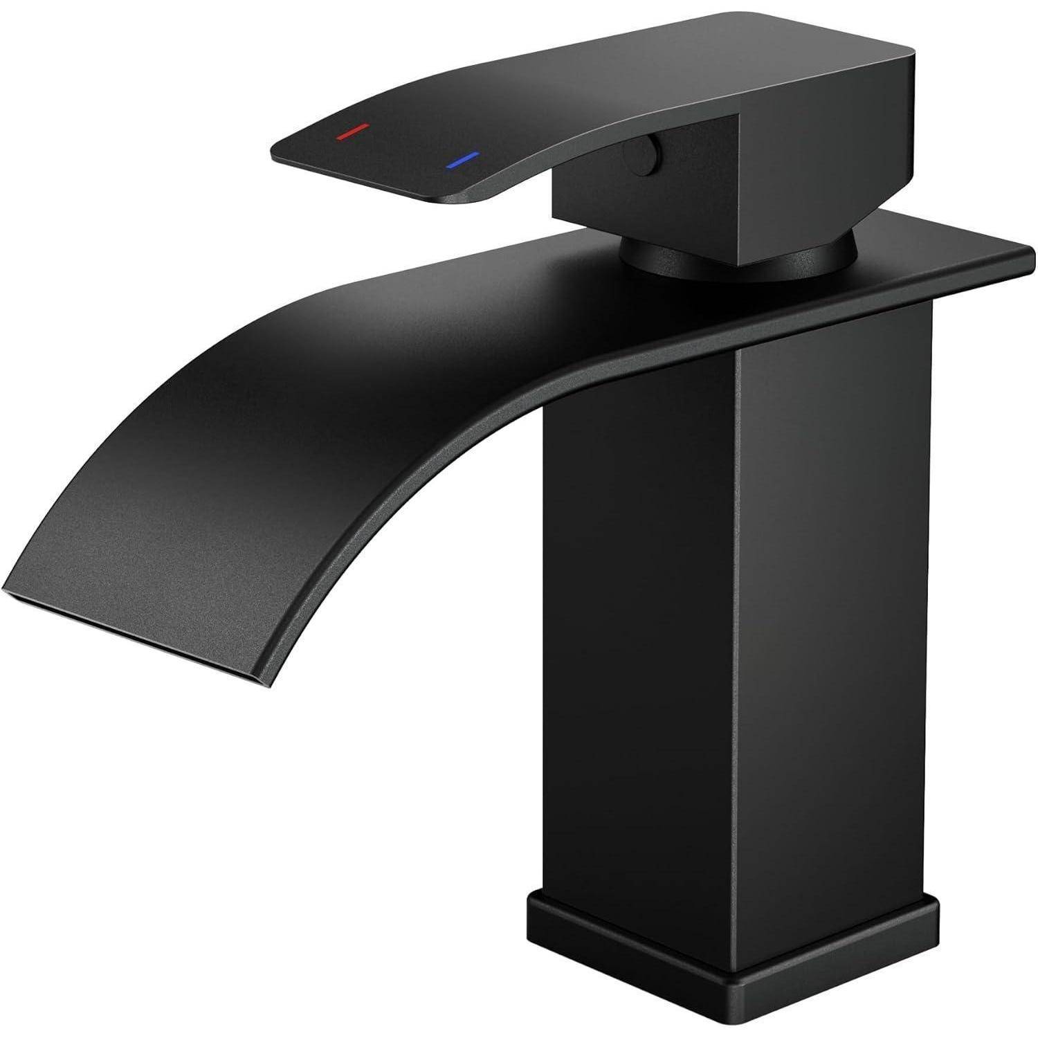 Ein moderner schwarzer Wasserhahn mit einer breiten, flachen Düse und einem einzelnen Hebel, der mit roten und blauen Anzeigern für warmes und kaltes Wasser versehen ist.