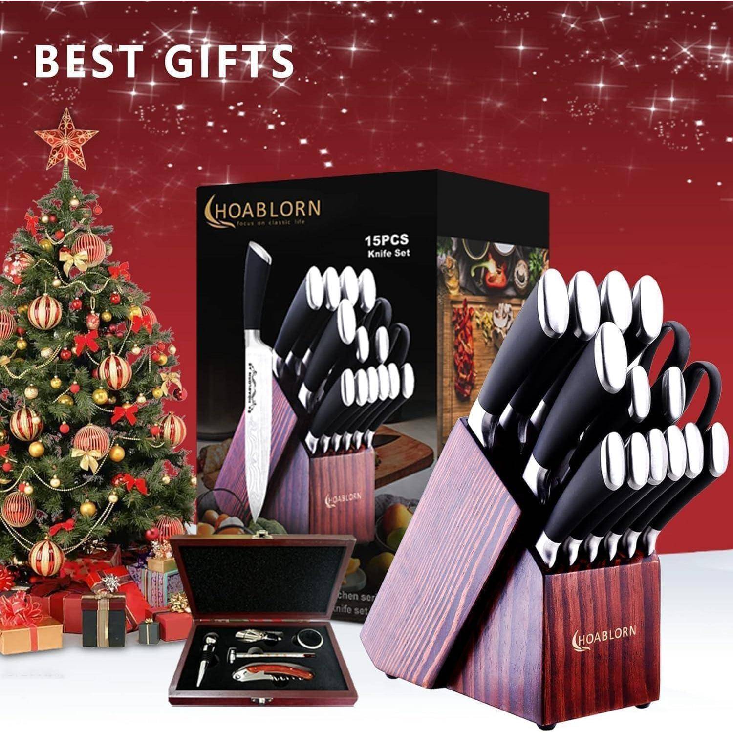 Ein 15-teiliges Messer-Set mit schwarzen Griffen auf einem Holzblock, platziert neben einem geschmückten Weihnachtsbaum. Text lautet 'BESTE GESCHENKE'.