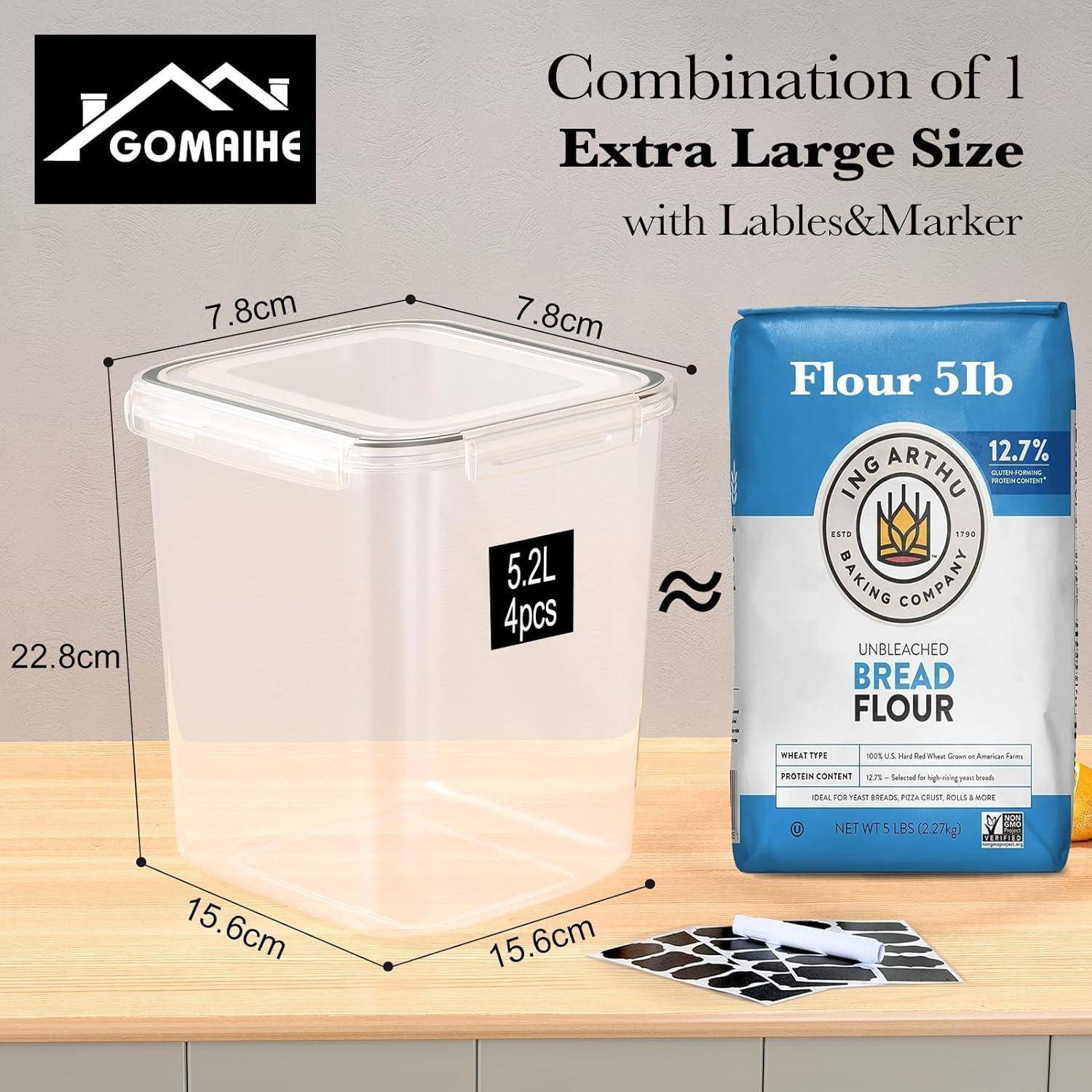 Ein großer 4,5 L Lebensmittelbehälter mit einem Satz Etikettieraufkleber und Marker. Behälterabmessungen: 22,8 x 15,6 x 15,6 cm. Eingeschlossener Mehlbeutel abgebildet.