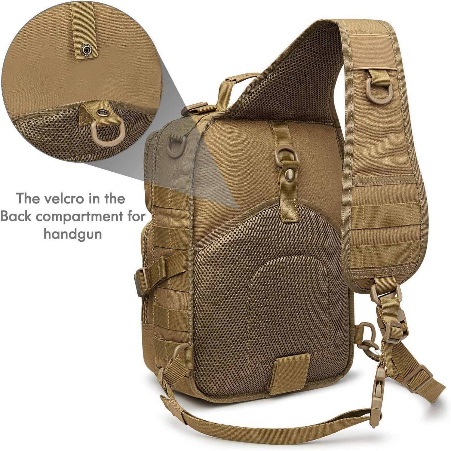 Taktischer Rucksack in Braun mit Klettverschluss-Rückenfach zur Aufbewahrung einer Handfeuerwaffe. Ausgestattet mit verstellbaren Trägern und Netzpolsterung für erhöhten Tragekomfort.