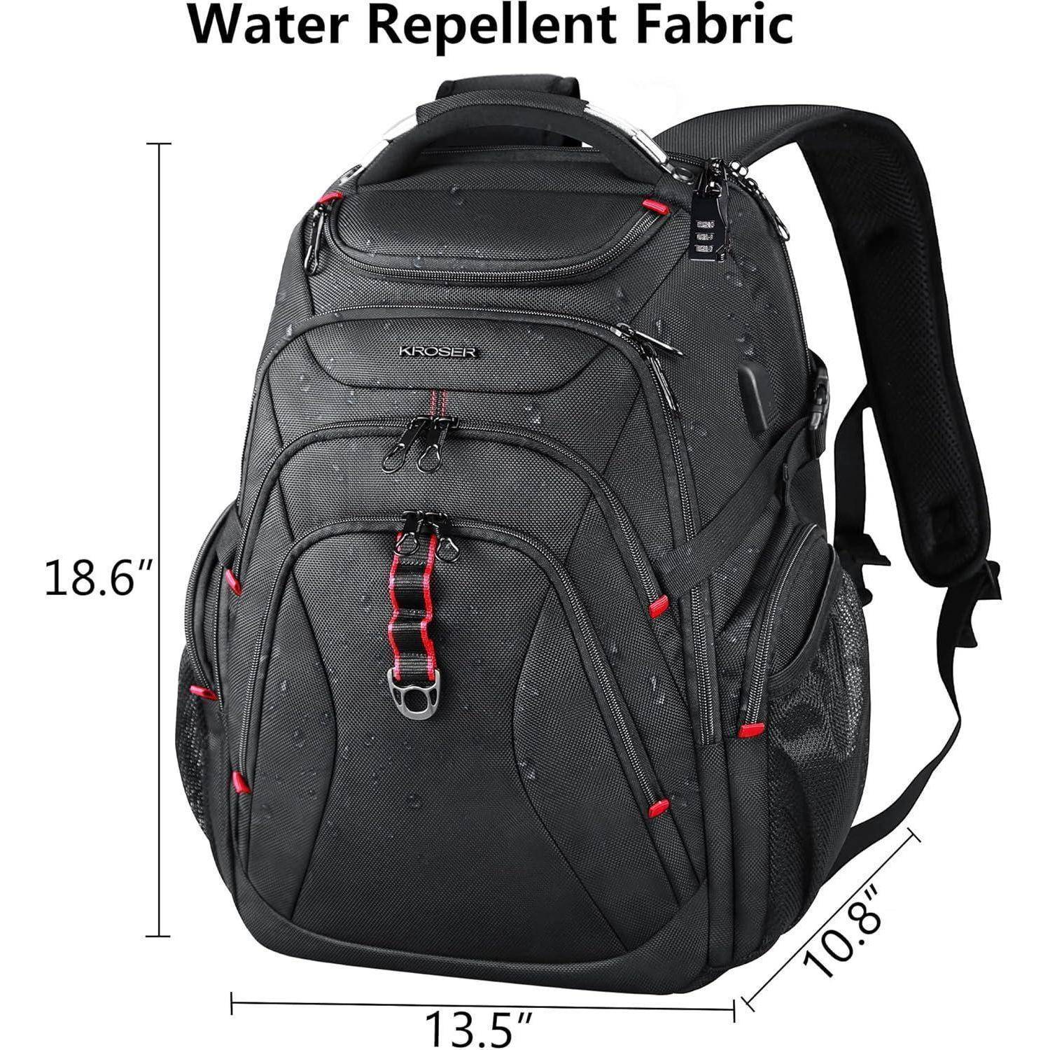Ein schwarzer Rucksack mit Wassertropfen, die den wasserabweisenden Stoff demonstrieren. Abmessungen: 47,2 cm x 34,3 cm x 27,4 cm. Ausgestattet mit mehreren Fächern.