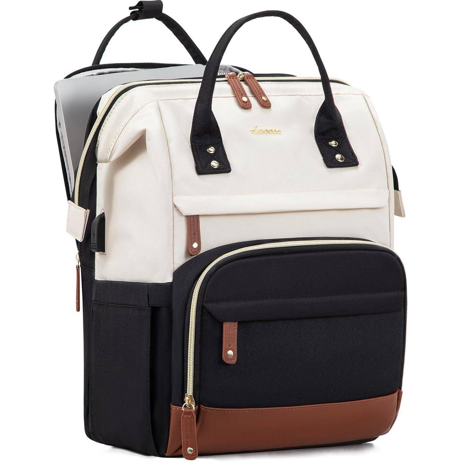 Ein schwarz-weißer Rucksack mit Lederakzenten, ausgestattet mit Frontfächern, seitlichen Flaschenhaltern und zwei Tragegriffen für vielseitige Transportmöglichkeiten.