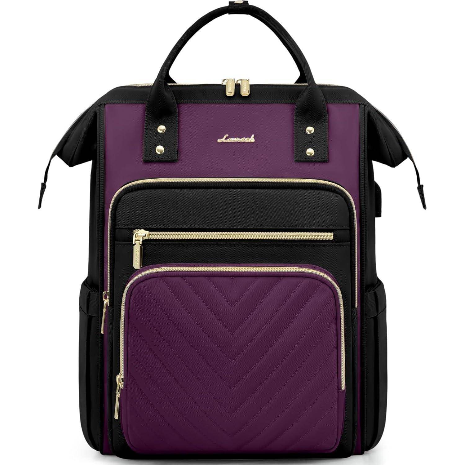 Ein lila und schwarzer Rucksack mit Reißverschlussfächern und einem Griff oben, ausgestattet mit goldenen Akzenten und einer Fronttasche.