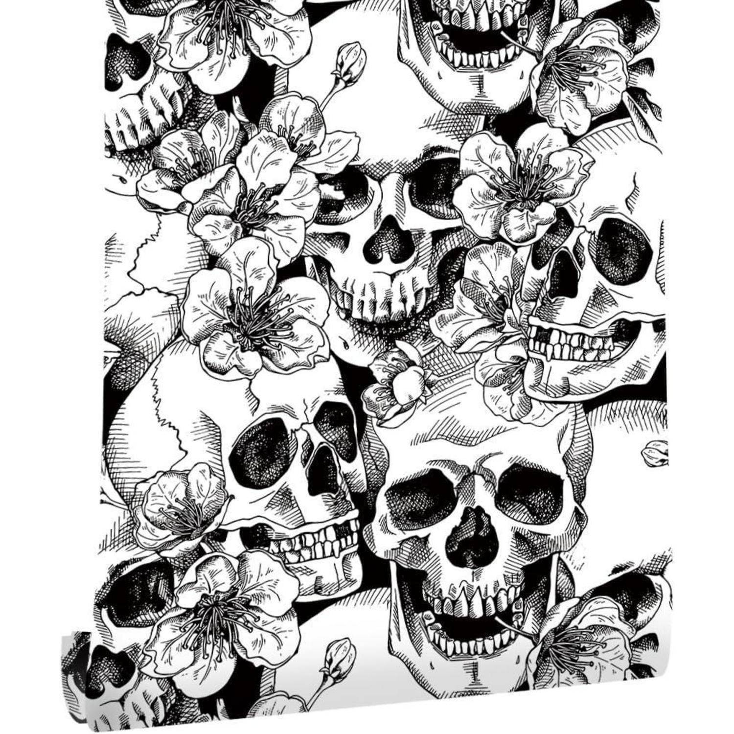 Illustration mehrerer Schädel, durchsetzt mit detaillierten Blumen, die ein auffallendes Schwarz-Weiß-Muster erzeugen.