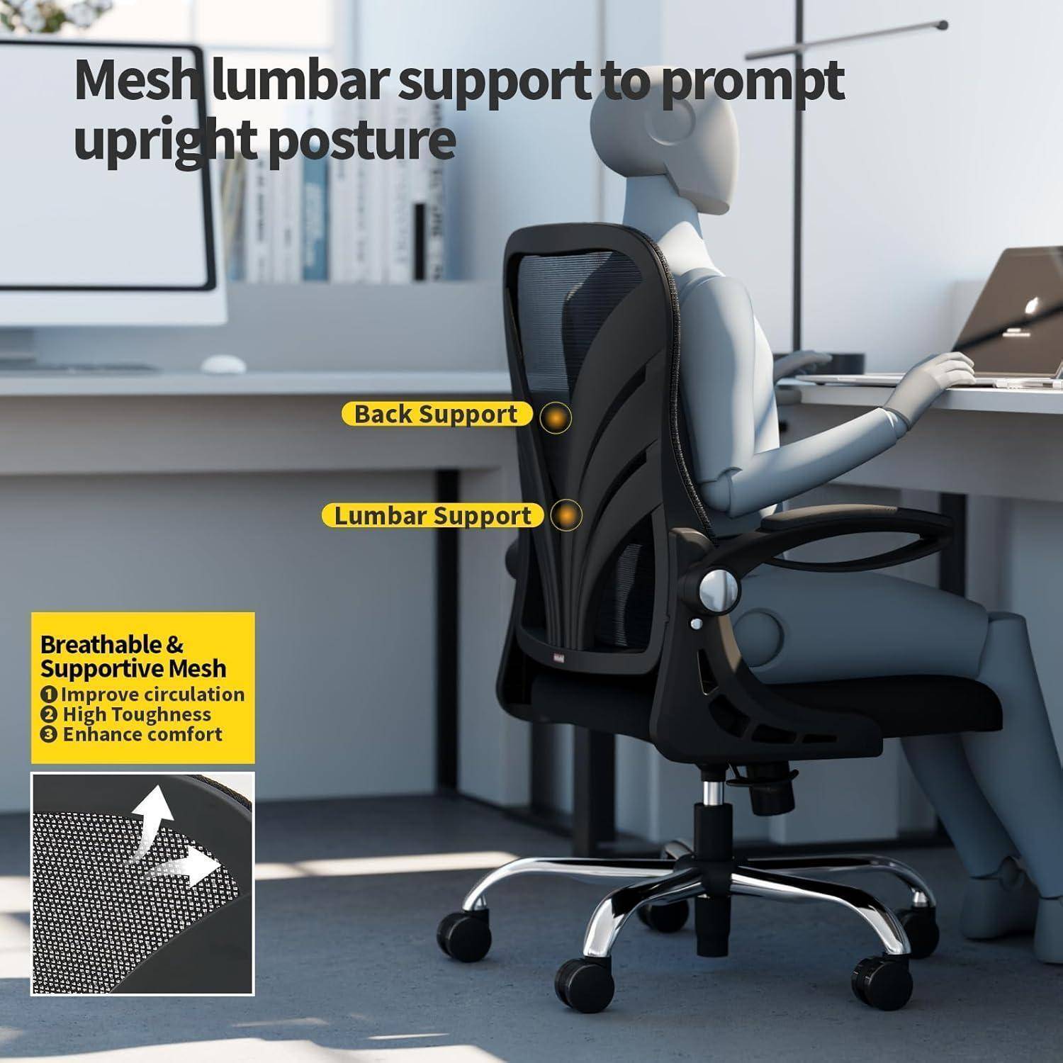 Eine Schaufensterpuppe sitzt aufrecht in einem ergonomischen Bürostuhl mit Netzlendenstütze und unterstreicht dabei die verbesserten Haltungs- und Komfortmerkmale.