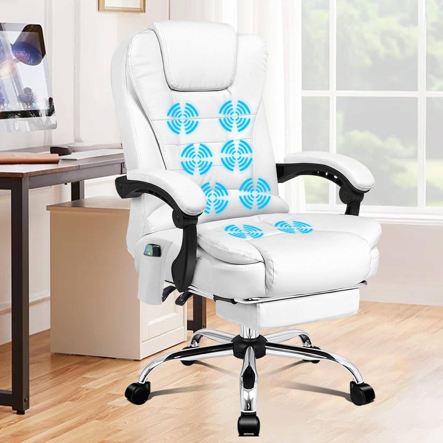 Ein weißer ergonomischer Bürostuhl mit integrierten Massagefunktionen, gekennzeichnet durch blaue Indikatoren, steht in einem modernen Home-Office-Bereich.