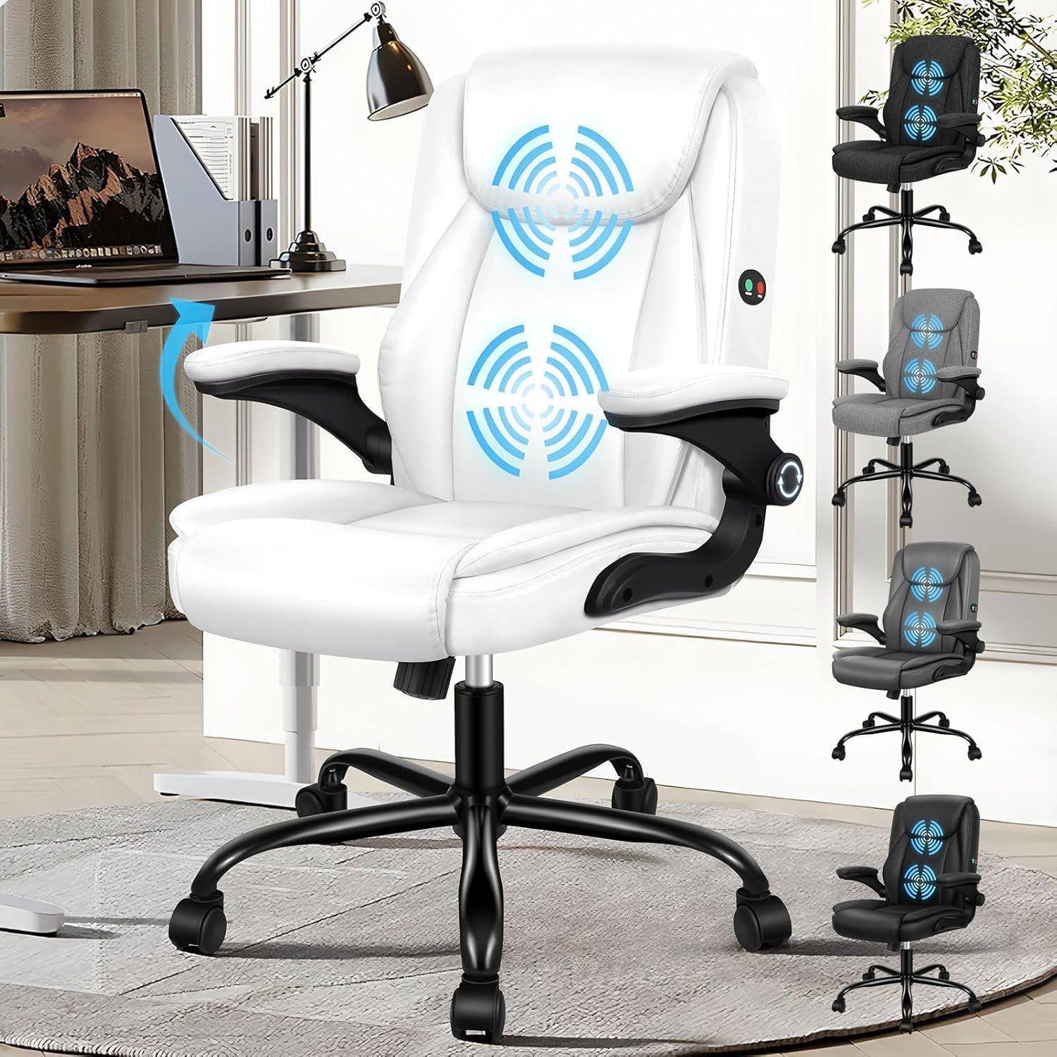 Weißer Bürostuhl mit hervorgehobenen Massagefunktionen, der in der Nähe eines modernen Schreibtisch-Setups mit einem Laptop und dekorativen Gegenständen positioniert ist.