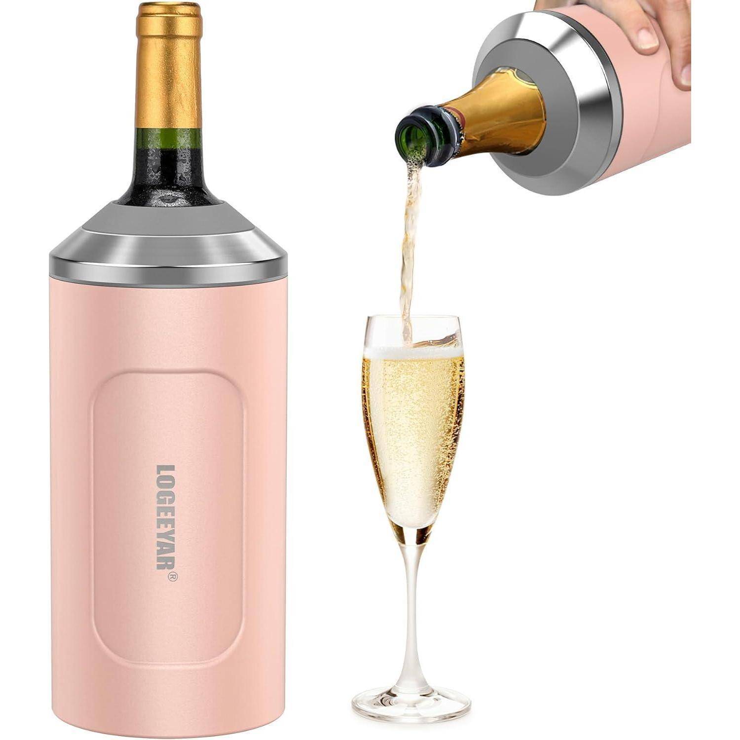 Ein rosa Weinkühler mit einer Flasche im Inneren, die Wein in ein Glas einschenkt.