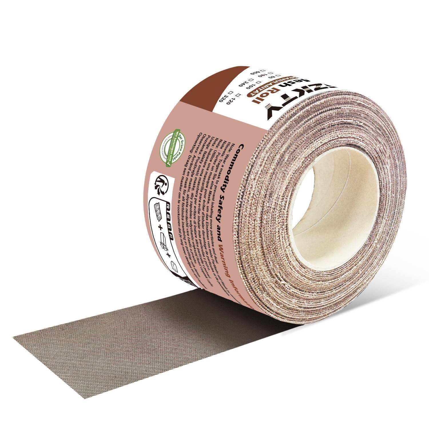 Eine Rolle braunes strukturiertes Klebeband ist teilweise abgerollt und zeigt die netzartige Oberfläche. Das Etikett enthält Produktdetails und umweltfreundliche Symbole.