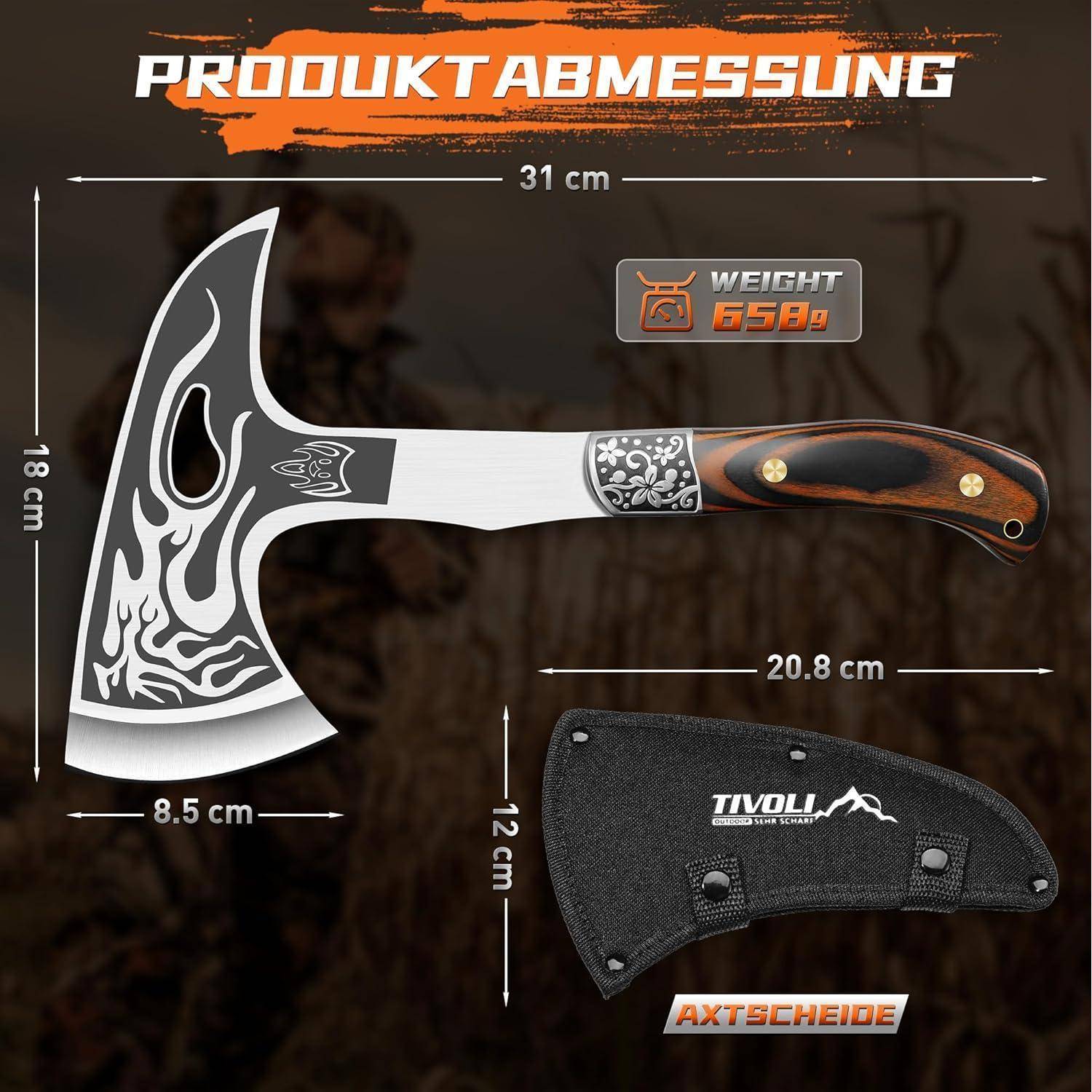 Eine Axt mit dekorativen Mustern wird gezeigt. Die Abmessungen betragen 31 cm Länge, 18 cm Klingenhöhe und 8,5 cm Klingenbreite. Das Gewicht beträgt 659 g. Eine Scheide mit der Aufschrift 