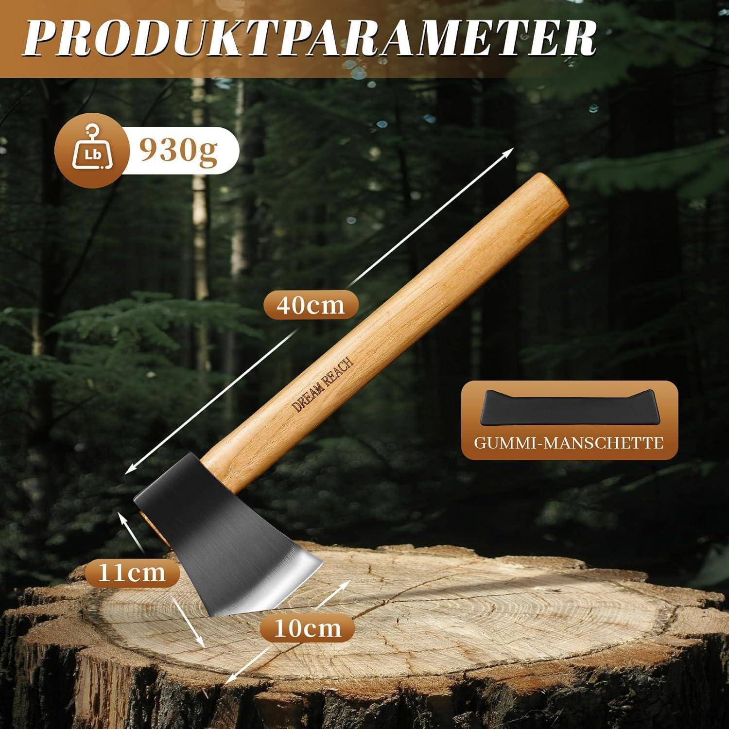 Eine Axt mit einem Holzstiel wird auf einem Baumstumpf präsentiert. Etiketten zeigen das Gewicht (930g), die Stiellänge (40cm), die Klingenbreite (11cm) und eine 10cm-Klinge. Der Text lautet "PRODUKTPARAMETER"" und ""GUMMI-MANSCHETTE"".