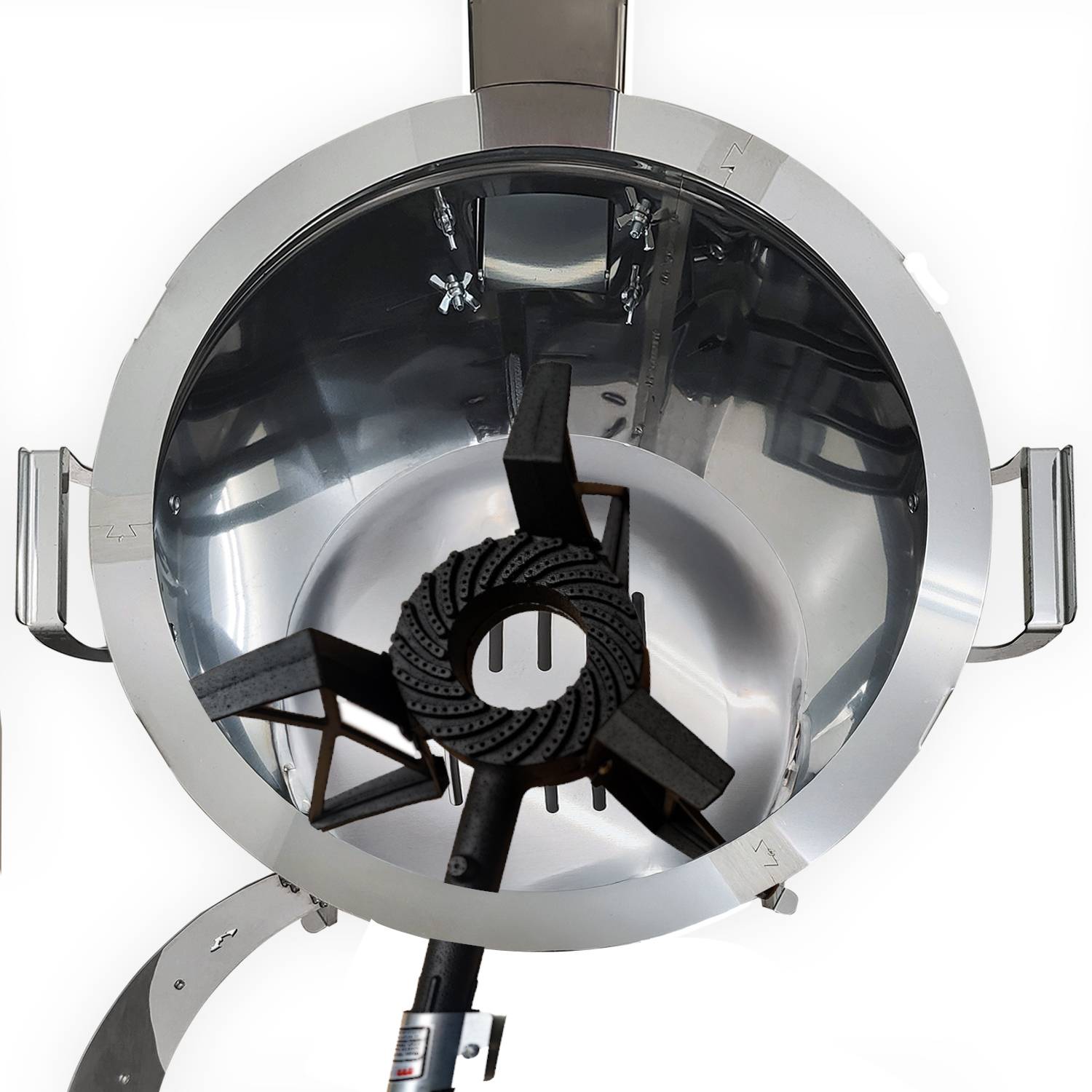 Ein großer Kochtopf aus Edelstahl, von oben betrachtet, der auf einem Ständer mit einem zentralen Gitter steht und Licht von seiner polierten Oberfläche reflektiert.