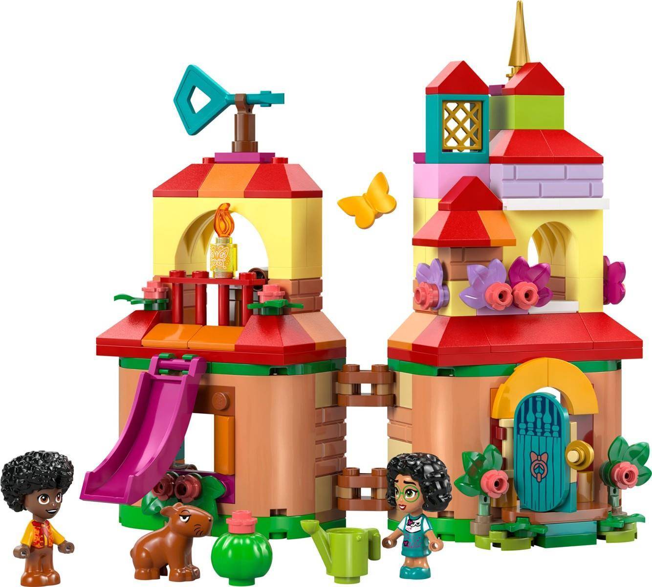 Farbenfrohe LEGO-ähnliche Märchenschloss-Spielset mit zwei Türmen, Rutsche, Brücke, Schmetterling und zwei Minifiguren plus kleinem Tier und Zubehör.
