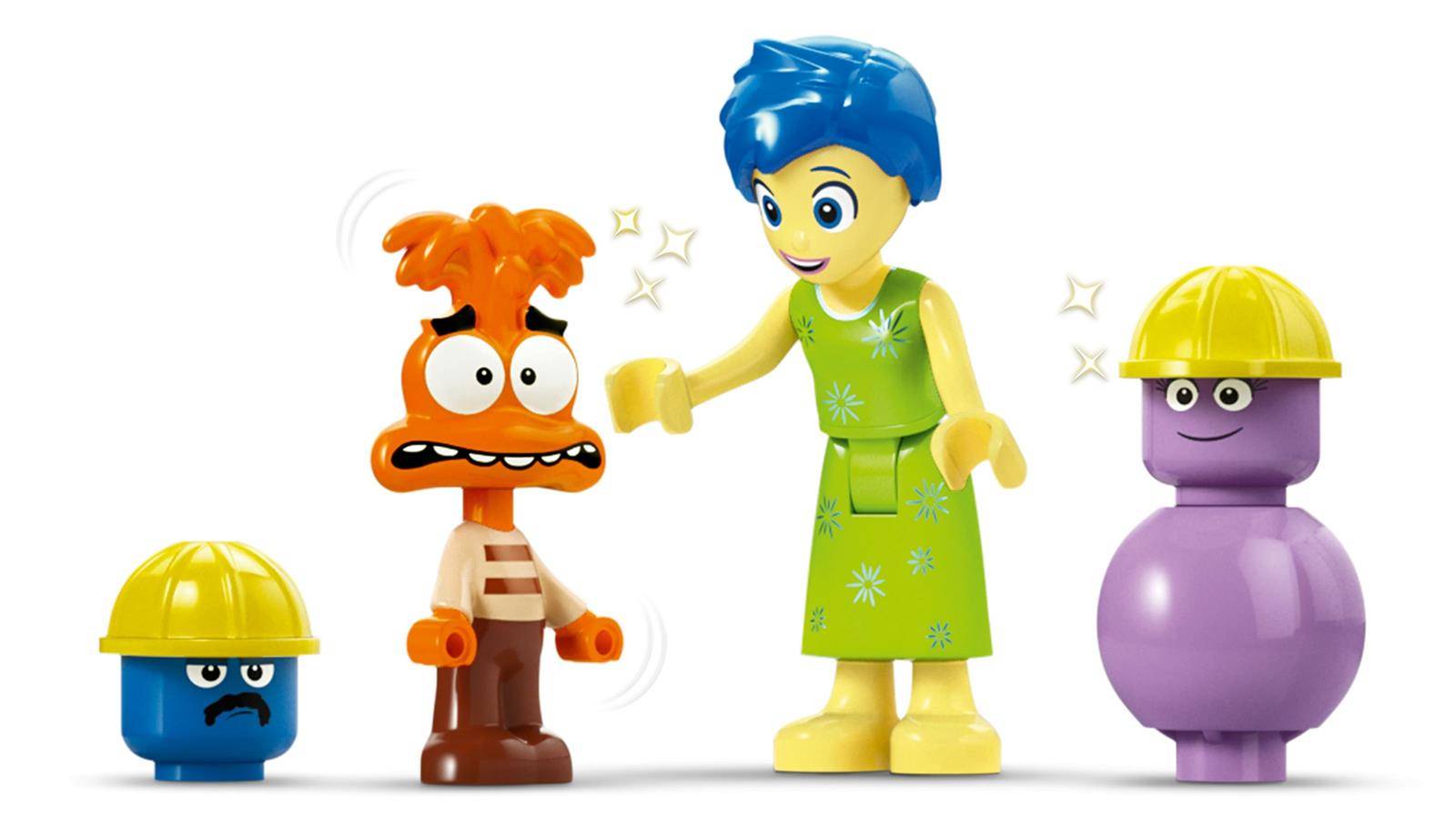 Vier Cartoon-Spielzeugfiguren auf weißem Hintergrund: eine orange besorgte Figur, eine lächelnde Frau mit blauen Haaren in Grün, ein violetter Arbeiter mit gelbem Schutzhelm und ein kleineres blaues Helmgesicht.