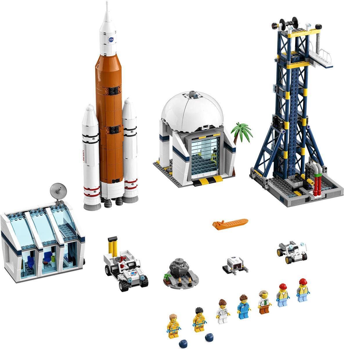 Lego-Weltraumforschungsset mit einer Rakete, einem Startturm, Fahrzeugen, einer Mondbasis und Figuren, die eine Weltraummissionsszenerie darstellen.