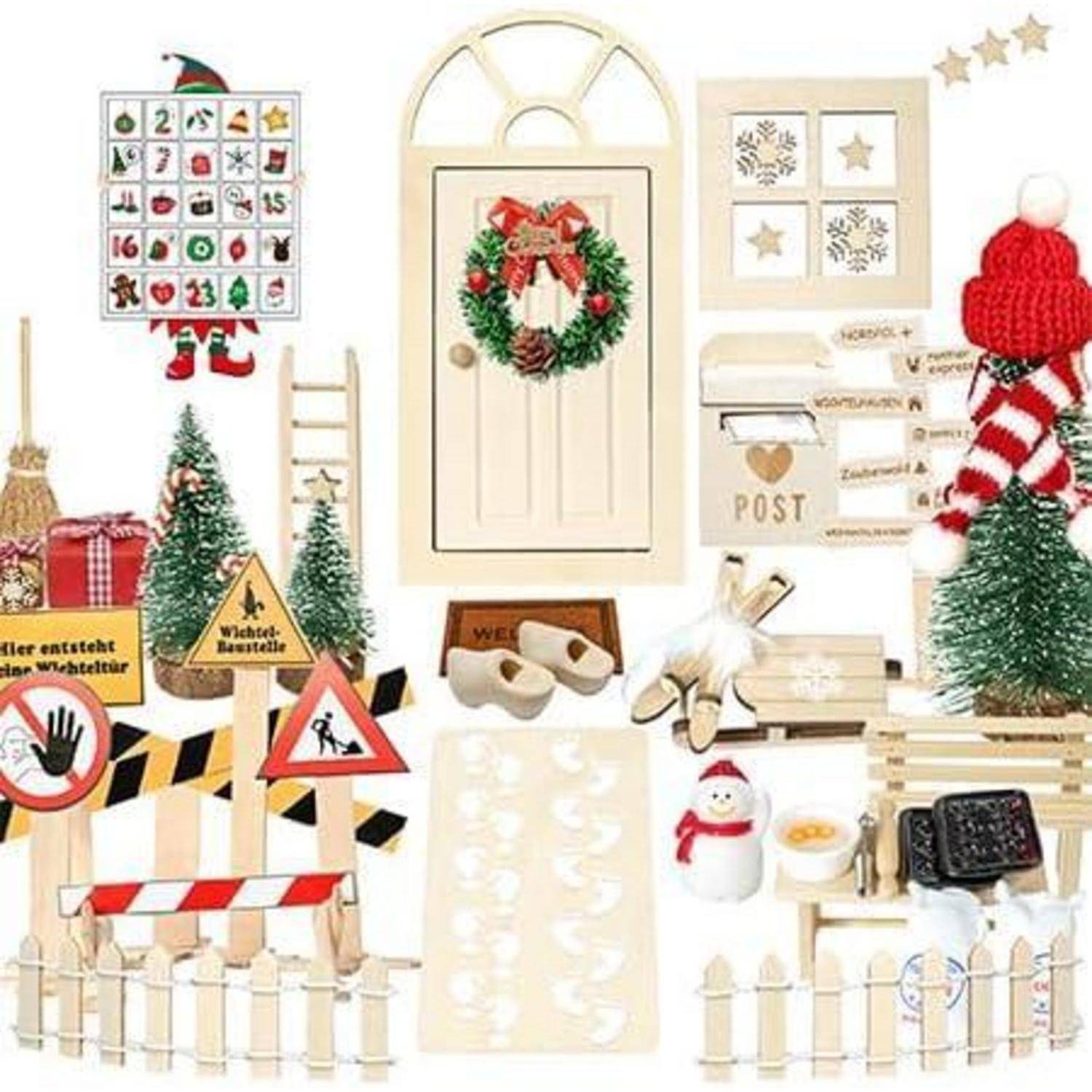 Weihnachtliche Wunderwelt Set mit Miniatur-Dekorationen, einschließlich einer Tür mit einem Kranz, einem Schneemann und festlichen Bäumen, die eine Weihnachtsszene erschaffen.