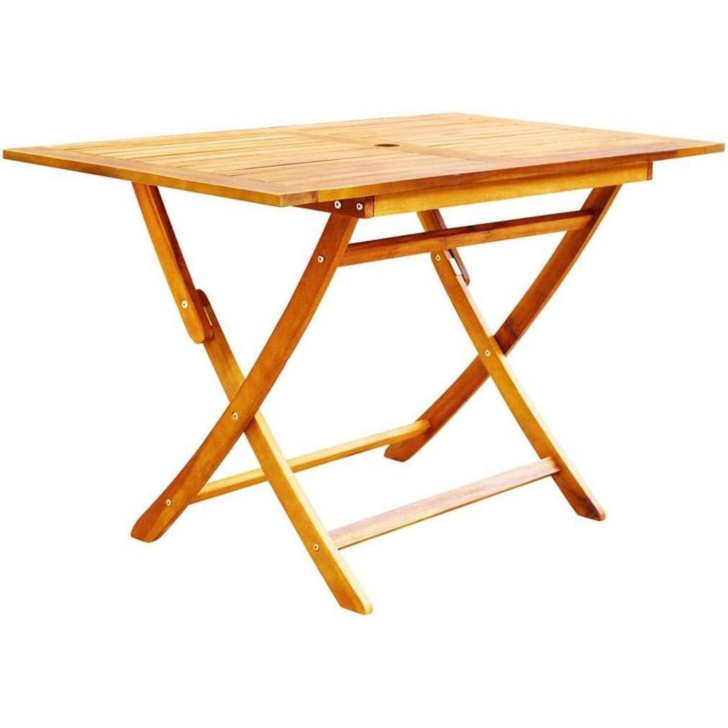 Klappbarer Holztisch mit Lamellentop und gekreuzten Beinen, für den Außenbereich konzipiert.
