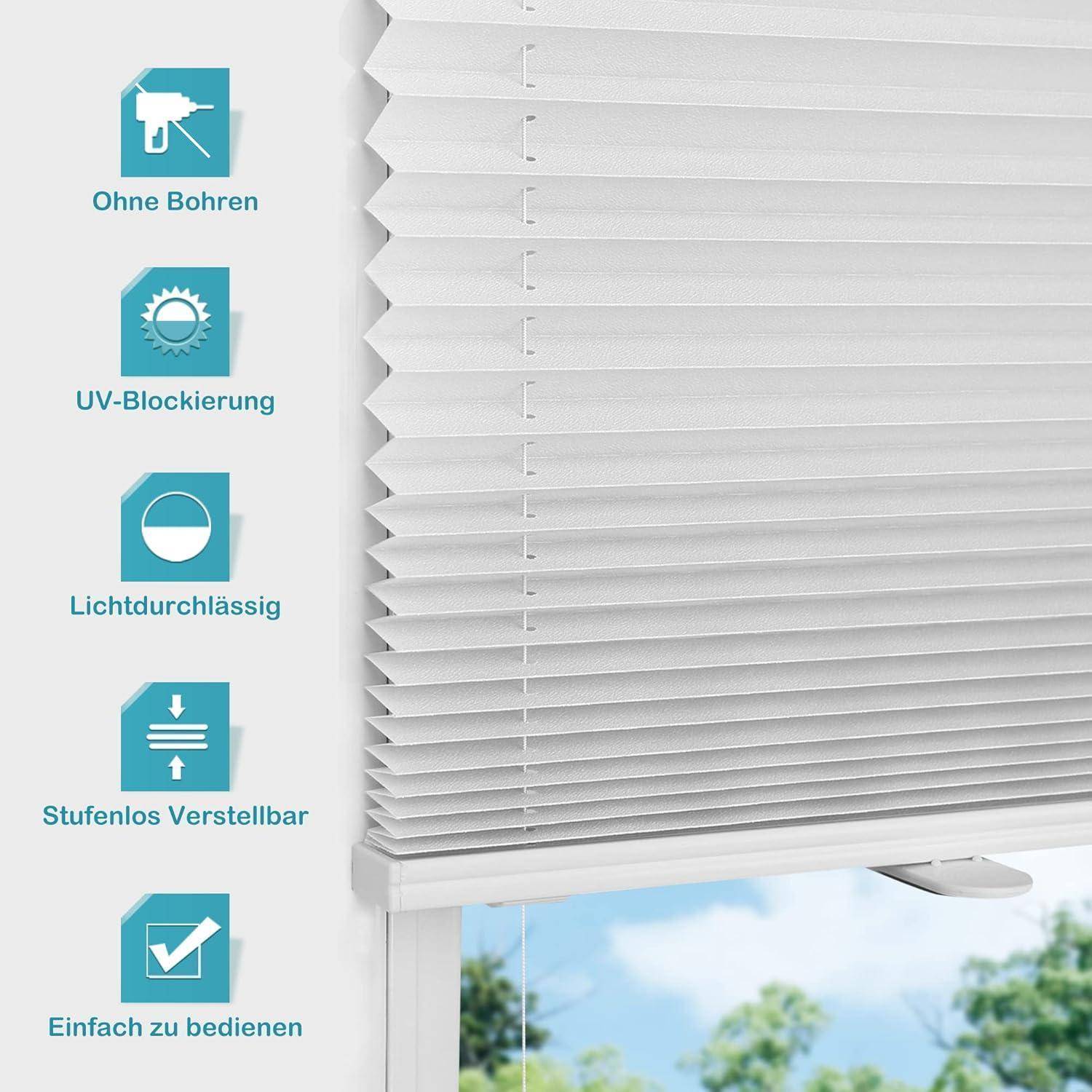 Weiße Plissee-Jalousien teilweise geöffnet in einem Fenster, mit Icons, die 'Keine Bohrlöcher', 'UV-Schutz', 'Lichtdurchlässig', 'Verstellbar' und 'Einfach zu bedienen' anzeigen.