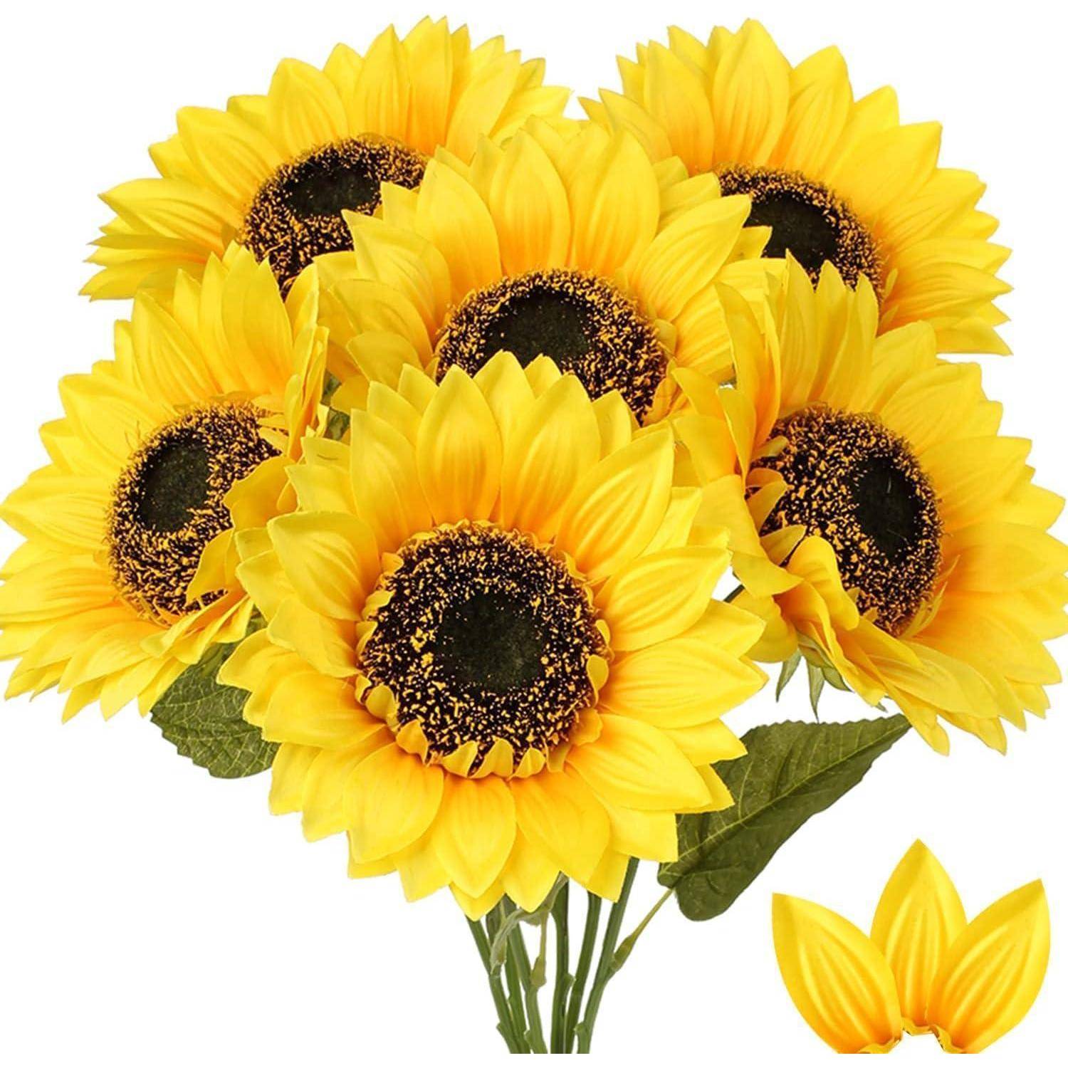 Ein Blumenstrauß aus leuchtend gelben Sonnenblumen mit grünen Blättern, die große runde Zentren aufweisen und Fröhlichkeit und Wärme symbolisieren.