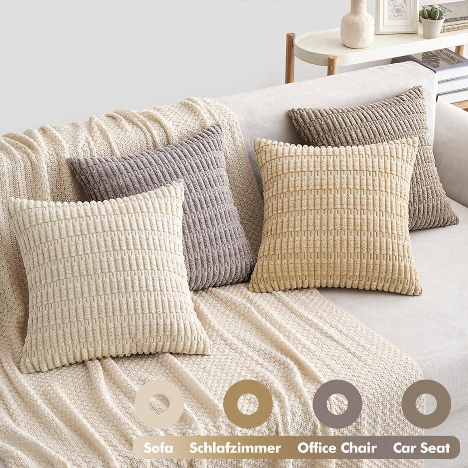 Couch mit strukturierten beige und grauen Kuscheldecken und Kissen. Vier Farbfelder beschriftet mit 'Sofa', 'Schlafzimmer', 'Bürostuhl', 'Autositz'.