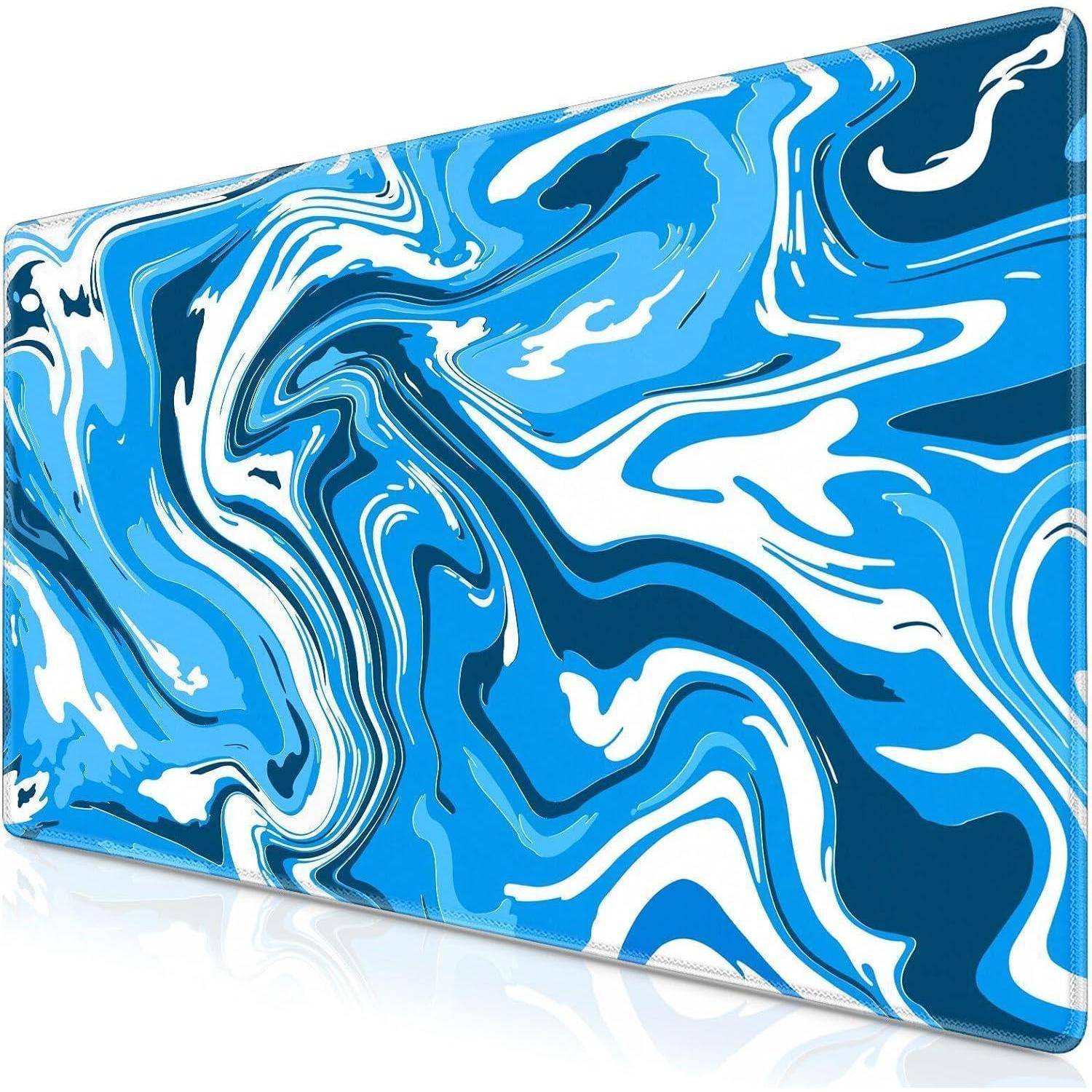 Abstraktes Kunstwerk mit wirbelnden Mustern in verschiedenen Blau- und Weißtönen, die Meereswellen oder fließendes Wasser ähneln.
