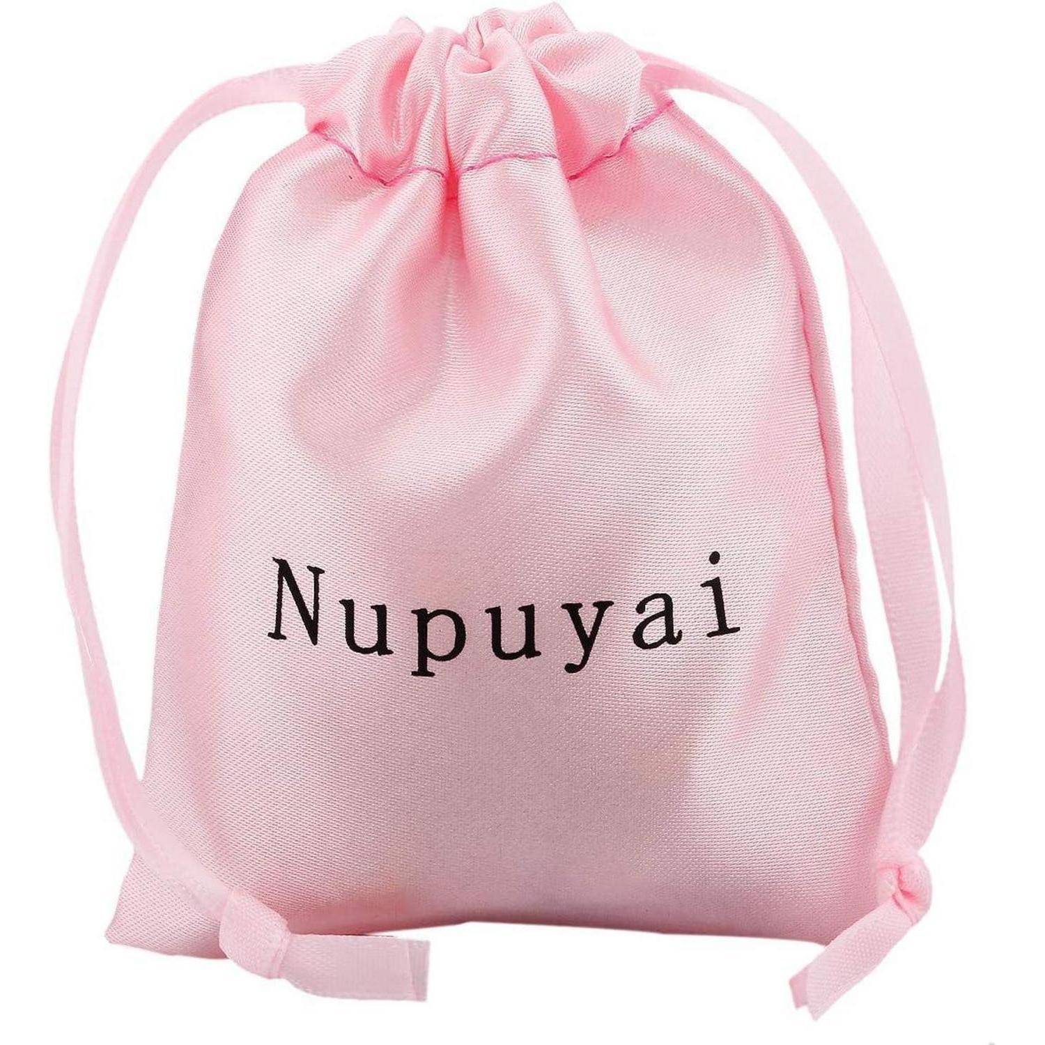 Ein pinker Beutel mit Kordelzug, auf dessen Vorderseite das Wort 'Nupuyai' gedruckt ist.