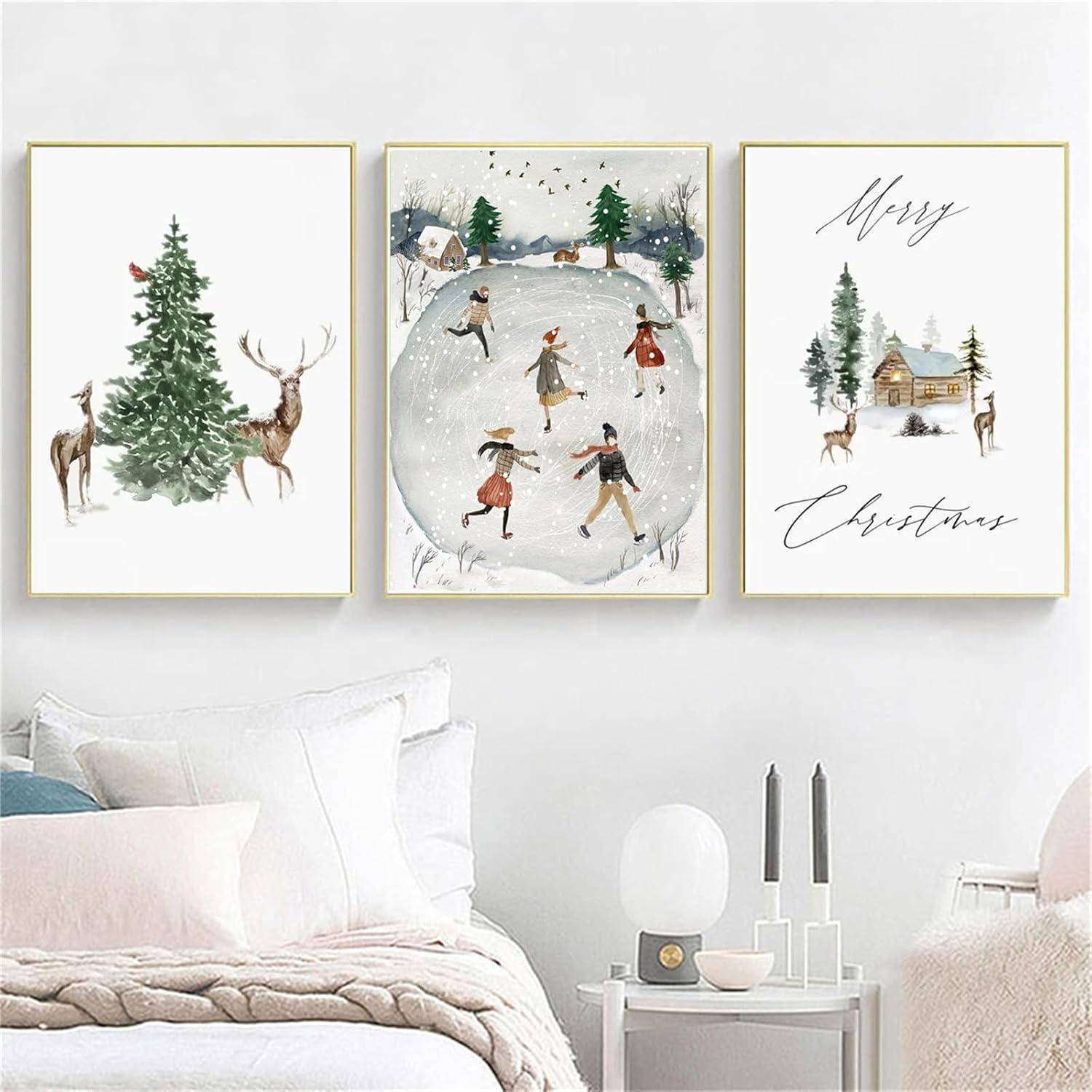 Drei gerahmte Weihnachtsillustrationen: ein Rentier neben einem Baum, Kinder beim Eislaufen und ein 