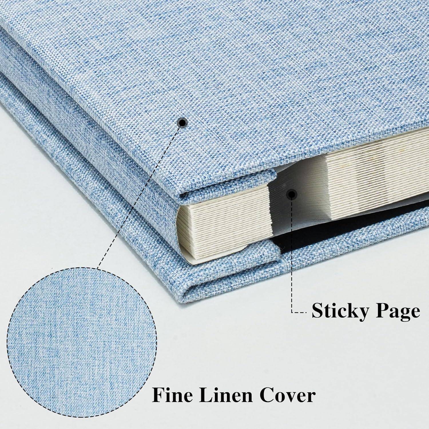 Nahaufnahme eines Buches mit einem blauen Einband aus feinem Leinen, der eine ‚Haftseiten'-Funktion zeigt. Die Texturdetails werden in einem kreisförmigen Ausschnitt hervorgehoben.