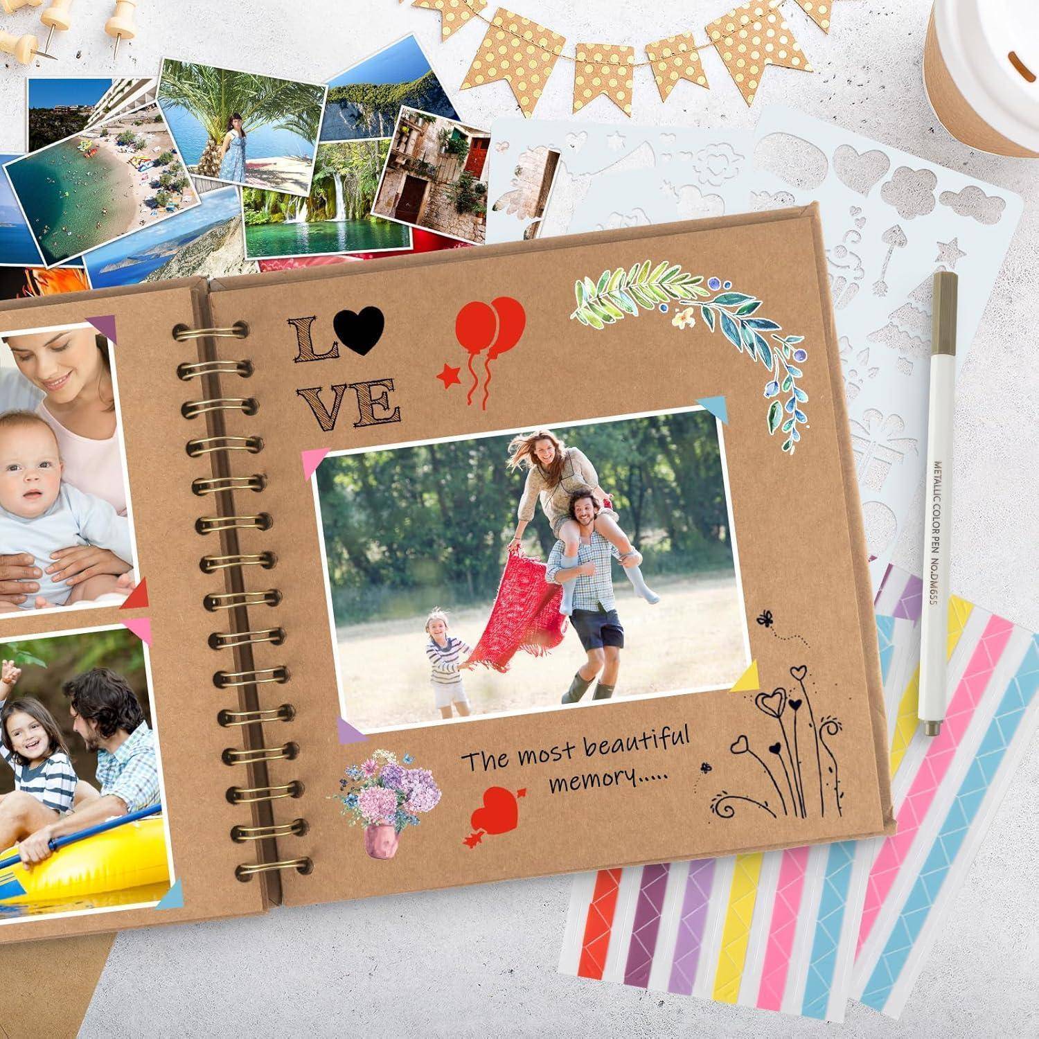 Ein offenes Fotoalbum zeigt Familienfotos, darunter Kinder und Eltern. Die Seite trägt die Aufschrift „Die schönste Erinnerung...