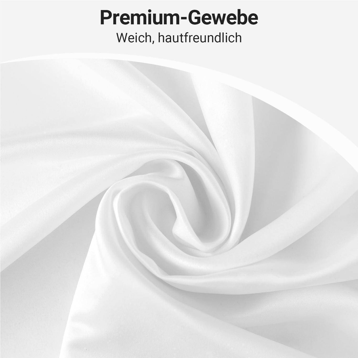 Weißer Premium-Stoff mit weicher, hautfreundlicher Textur in einer geschwungenen Musterung, die Qualität und Komfort betont.