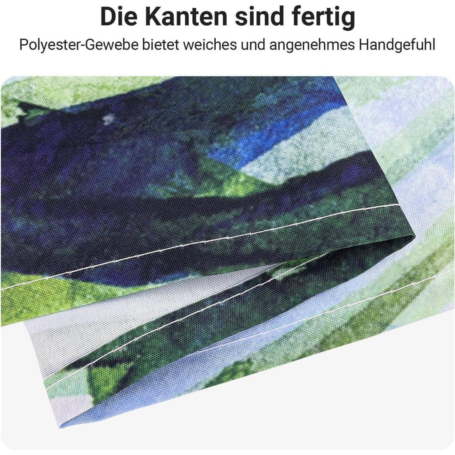 Eine Ecke eines Stoffes mit 'Die Kanten sind fertig' darüber. Der Text erwähnt, dass das Polyestermaterial ein weiches, angenehmes Gefühl bietet.