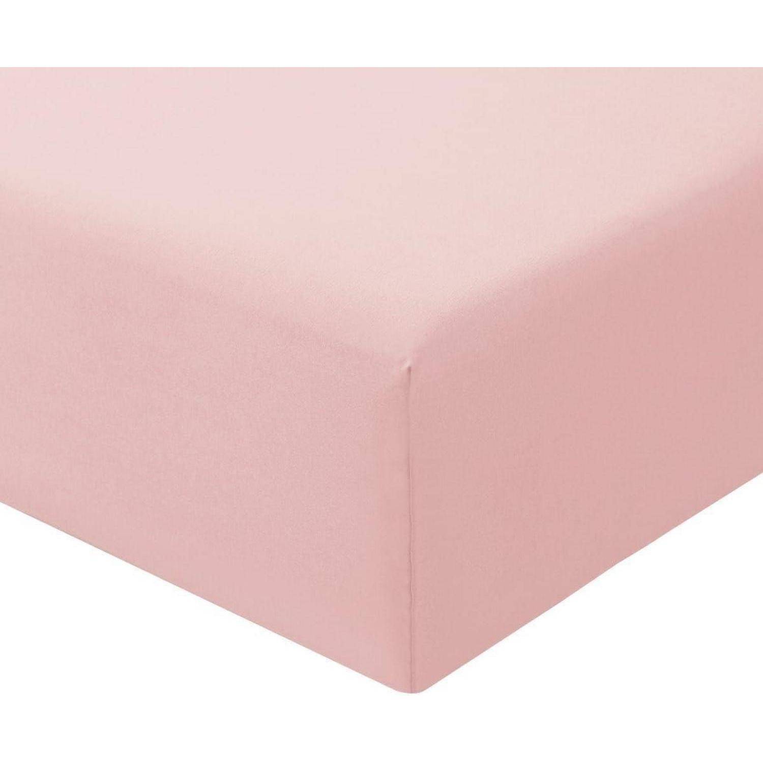 Rosa bezogene Bettecke, die glatte Stoff und eine straffe Passform über der Matratzkante zeigt.