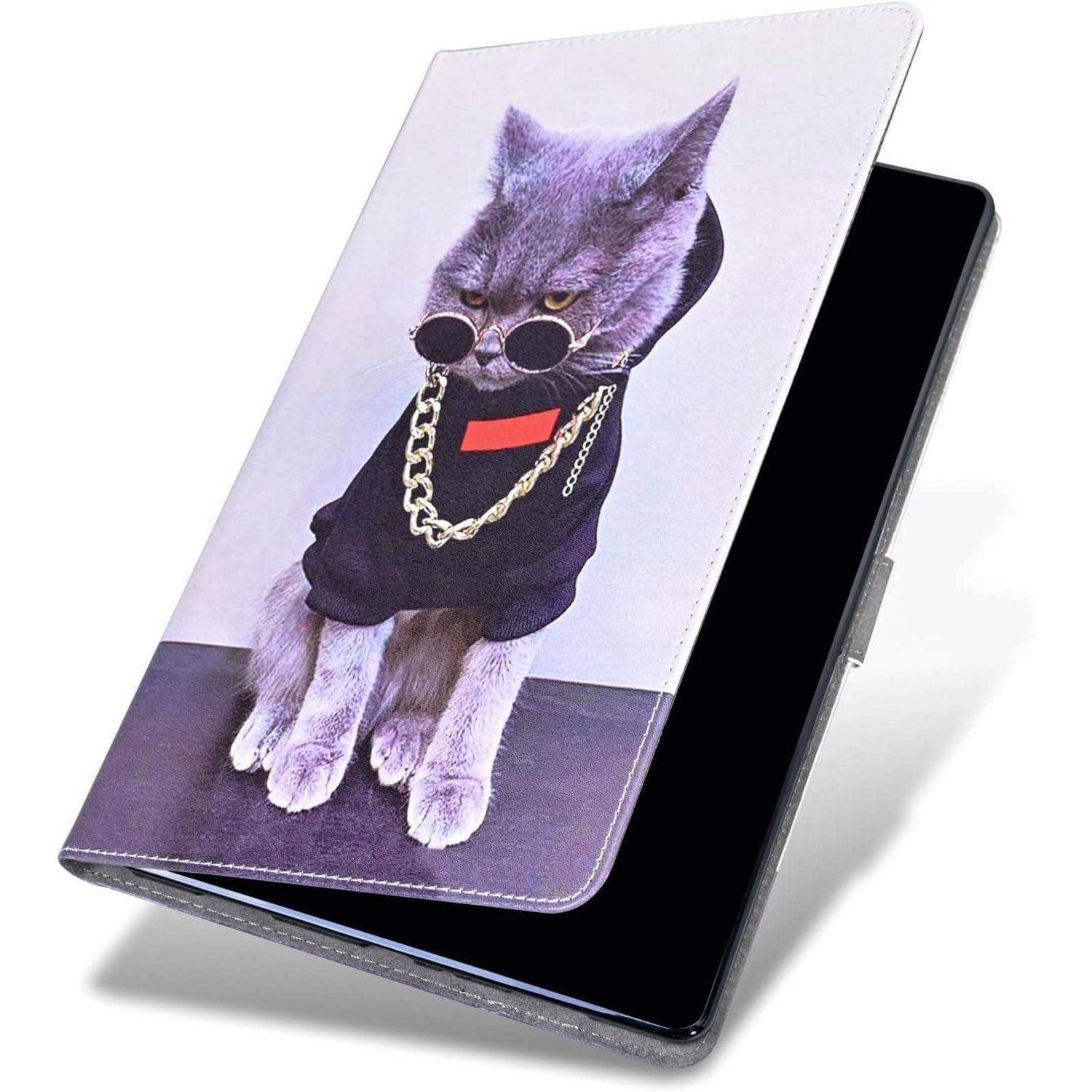 Eine Katze mit Sonnenbrille, schwarzem Hoodie und einer Goldkette sitzt aufrecht auf einem Tablet-Cover und verbindet dabei Stil mit Funktionalität.
