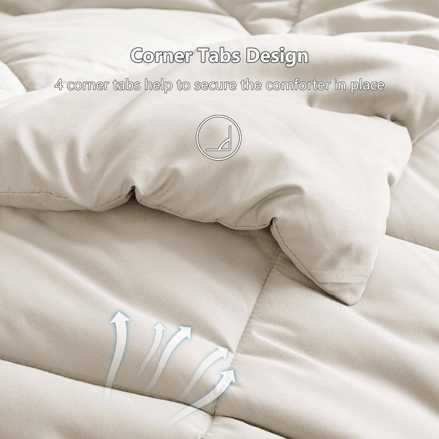 Eine beige Bettdecke mit dem Text 