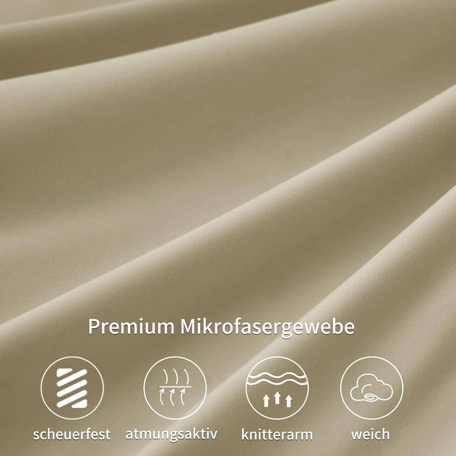 Beiges Mikrofasergewebe mit der Aufschrift 'Premium Mikrofasergewebe'. Symbole darunter zeigen, dass es abriebfest, atmungsaktiv, knitterfrei und weich ist.