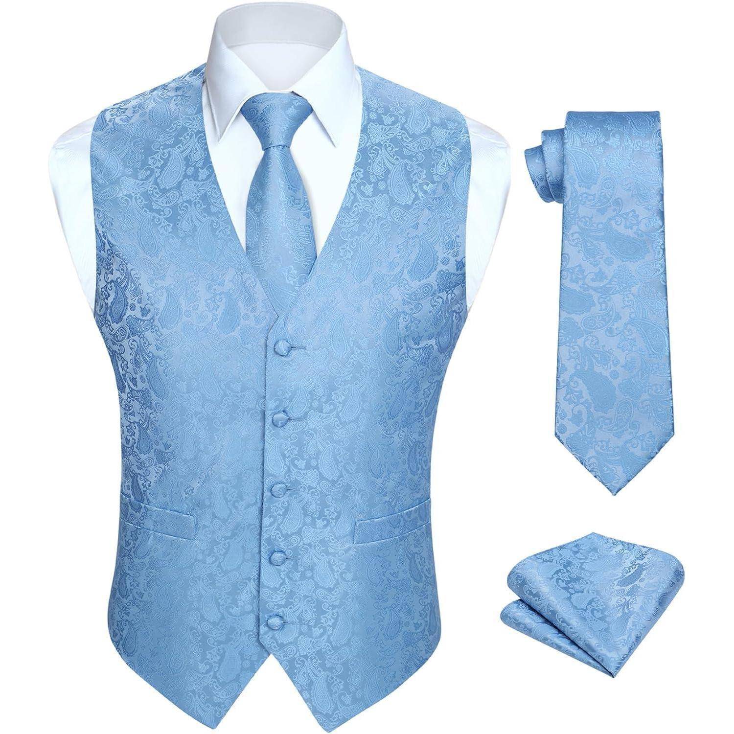 Eine hellblaue paisleymusterige Weste mit passender Krawatte und Einstecktuch, die auf einem Mannequin-Oberkörper präsentiert werden.