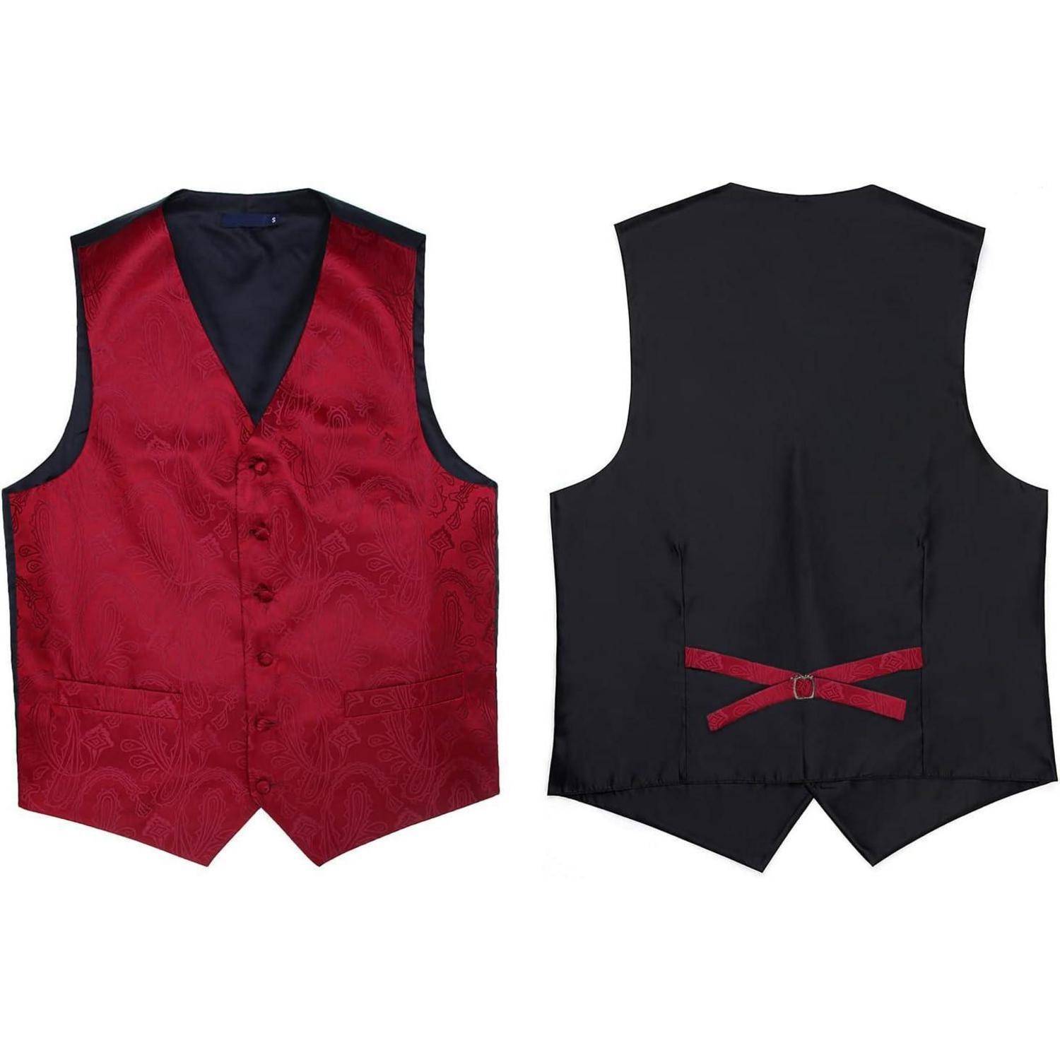 Eine rote und schwarze Weste wird gezeigt. Die Vorderseite weist ein Blumenmuster mit Knöpfen auf, während die Rückseite schlicht ist und einen roten verstellbaren Riemen hat.