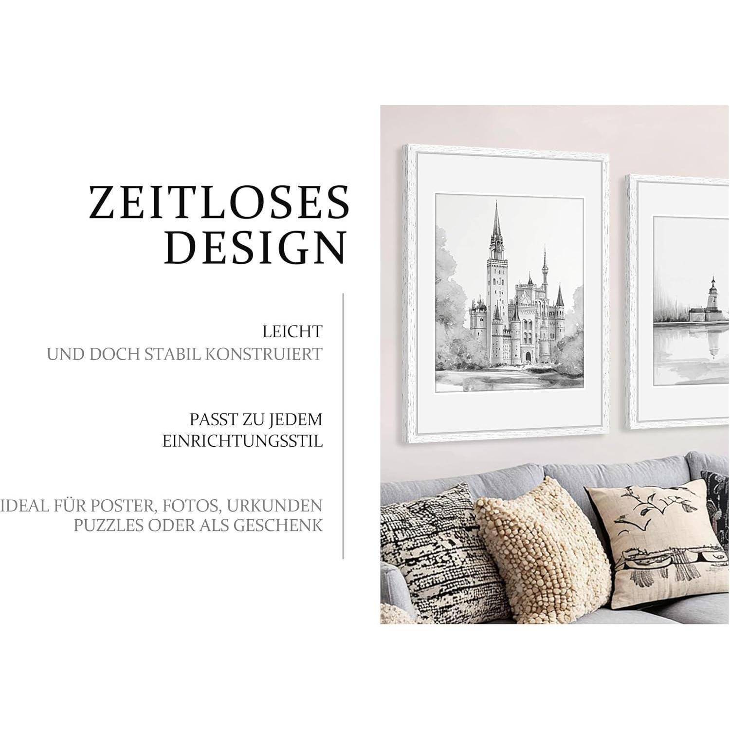 Zwei gerahmte Kunstwerke von Schlössern an einer Pastellwand über einem Sofa mit gemusterten Kissen. Deutscher Text bewirbt zeitloses Design und Stabilität.
