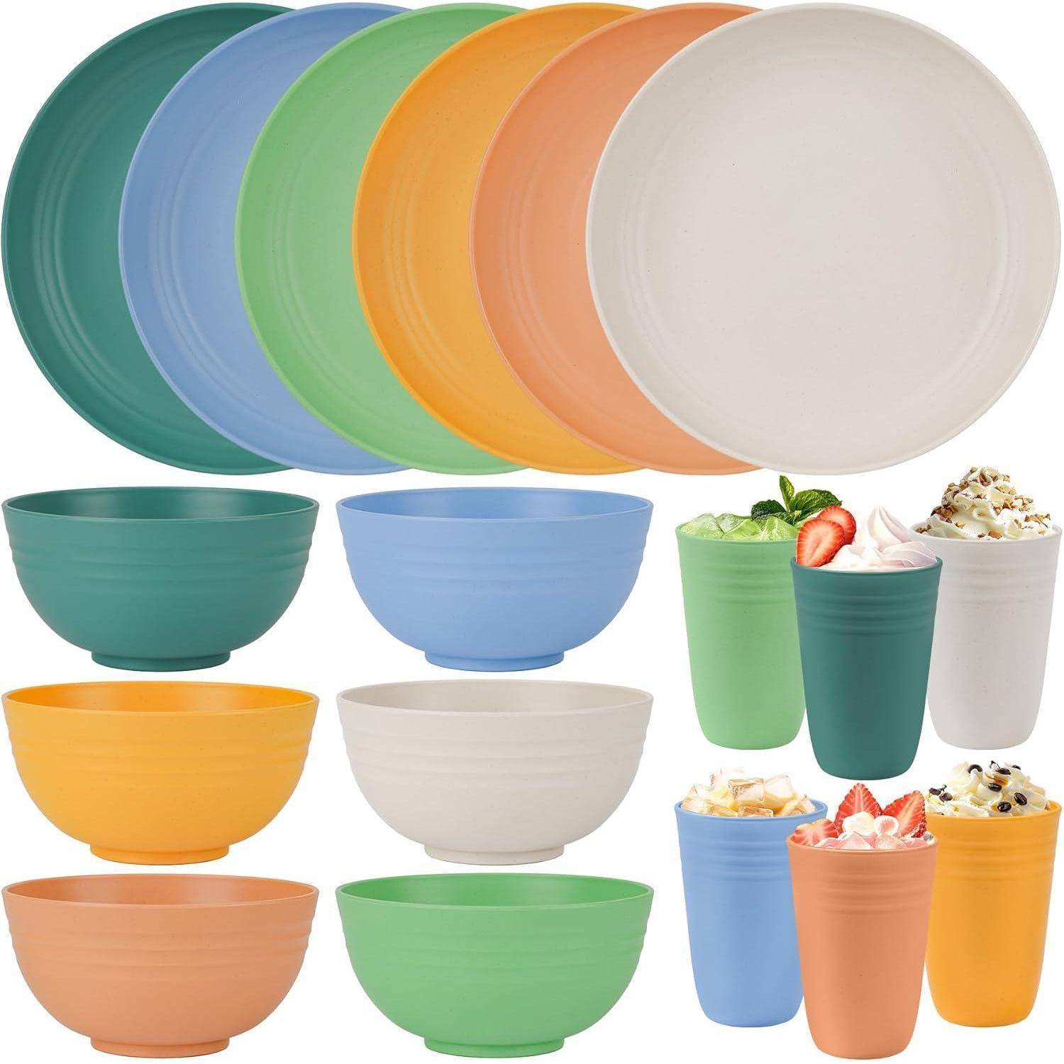 Ein Set wiederverwendbarer Geschirrstücke, Schüsseln und Becher in verschiedenen Farben: Blau, Grün, Orange und Beige, in Reihen angeordnet.