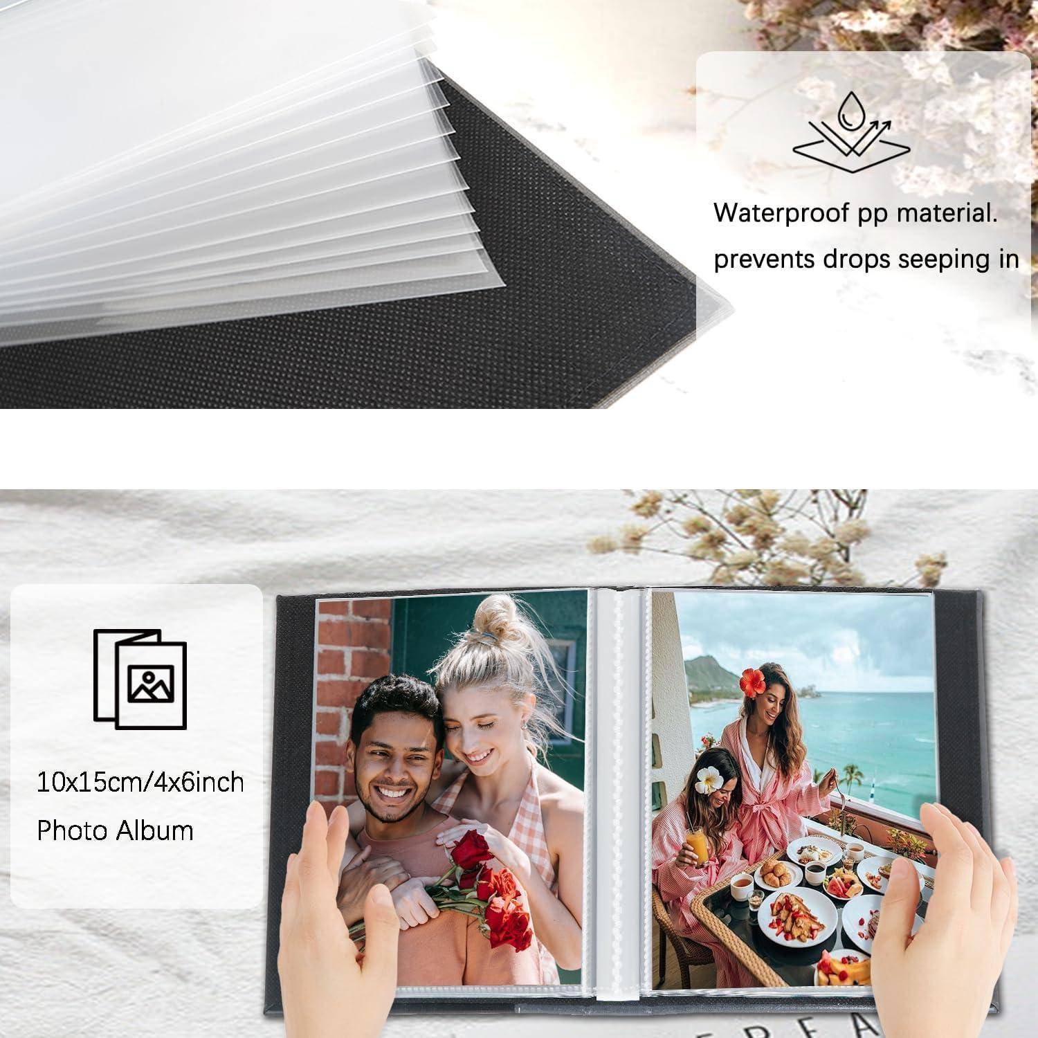 Fotoalbum auf einem Tisch mit Familienfotos geöffnet. Text lautet: „Wasserfestes PP-Material, verhindert Eindringen von Tropfen