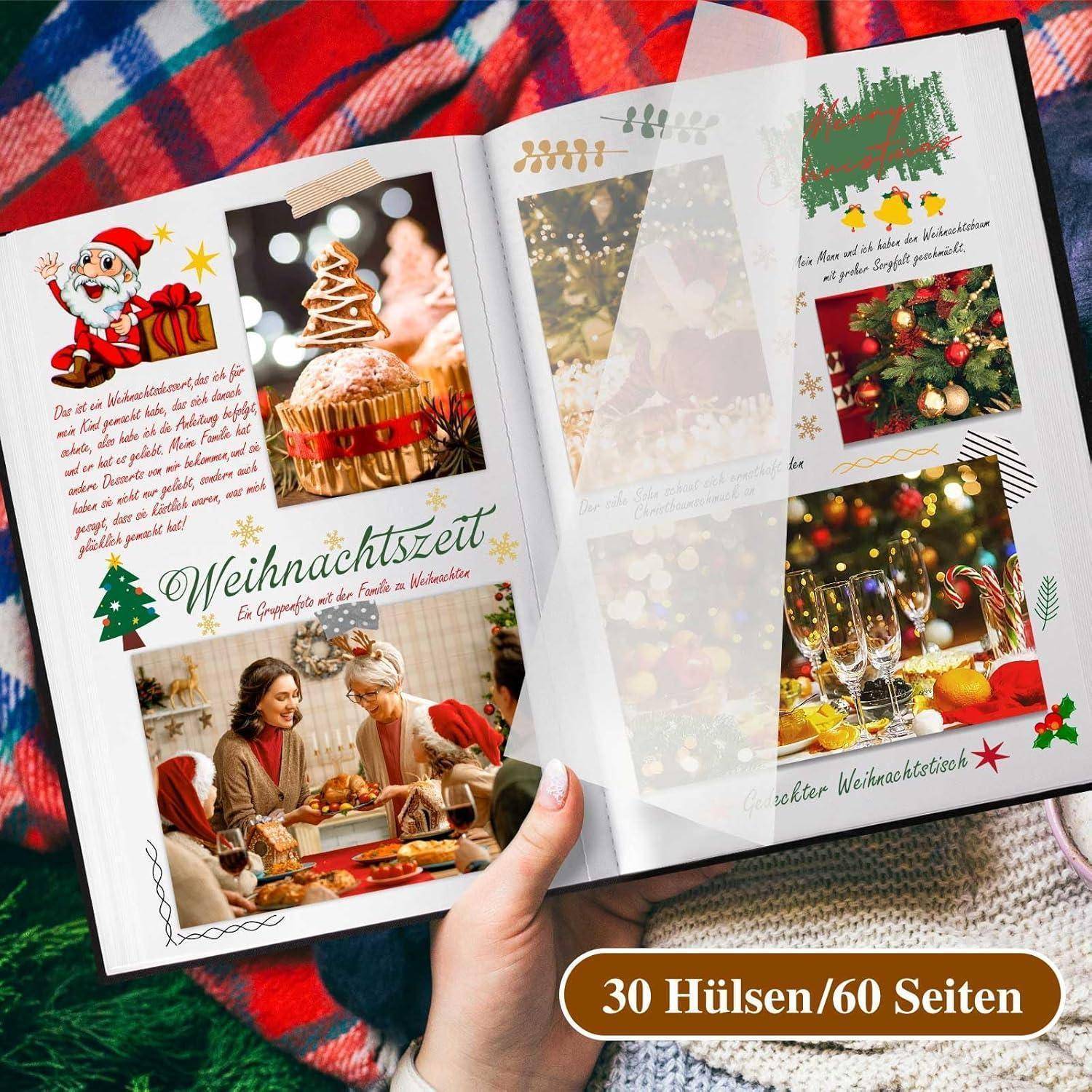 Eine Person hält ein geöffnetes weihnachtlich gestaltetes Fotoalbum mit festlichen Bildern und Text in gemütlicher Atmosphäre. Der Text lautet '30 Hüllen/60 Seiten'.