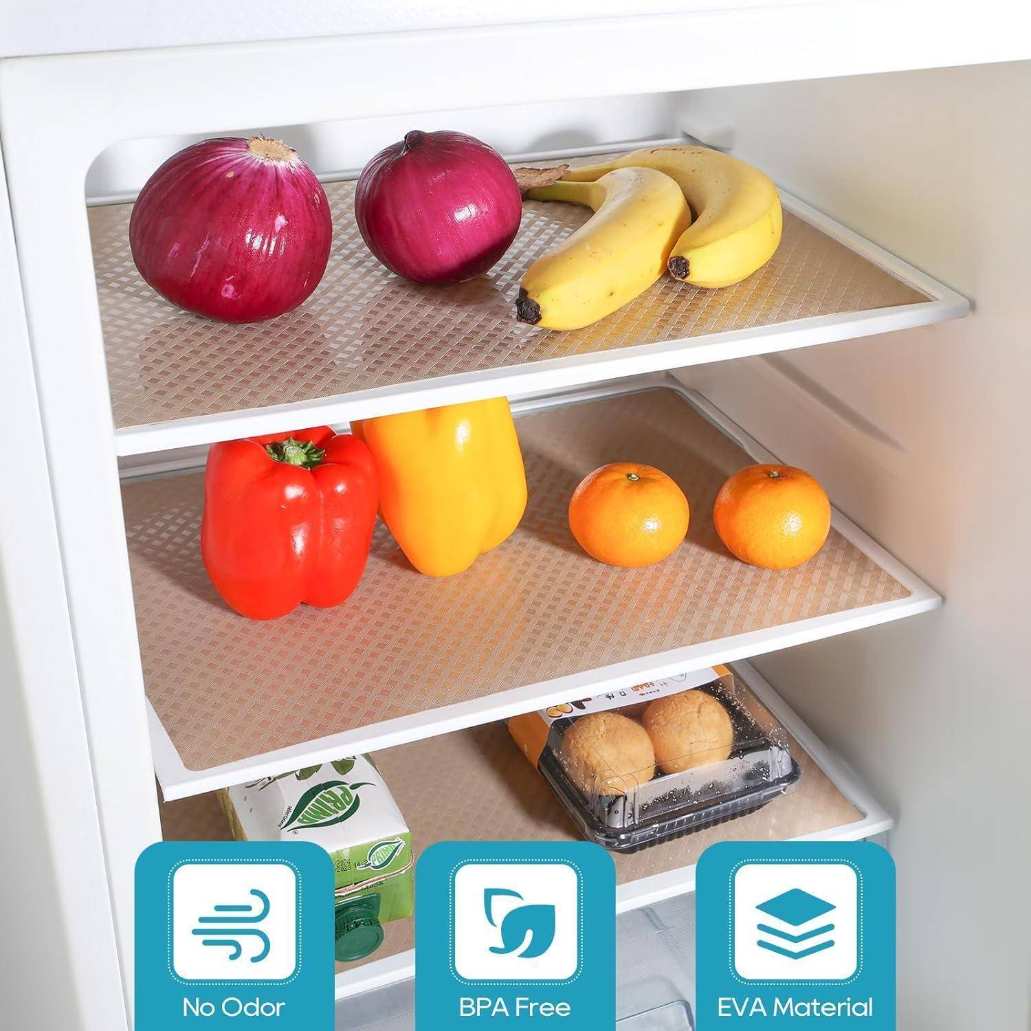 Kühlschrank mit drei Einlegeböden: oberes Regal mit Zwiebeln und Bananen, mittleres Regal mit Paprika und Orangen, unteres Regal mit Kiwis. Merkmale: 'Geruchsfrei', 'BPA-frei', 'EVA-Material'.